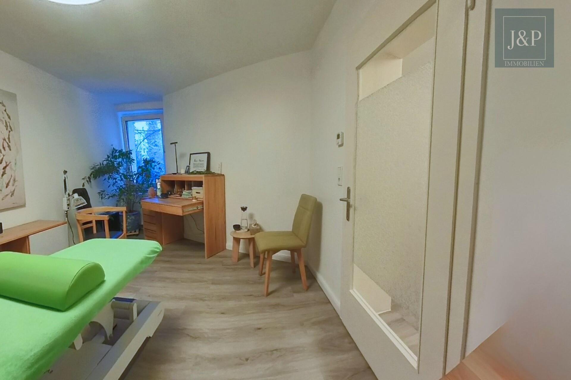Ruhige 2-Zimmer-Eigentumswohnung in der Südstadt/Bult – hofseitig und zentral! - Wohnzimmer