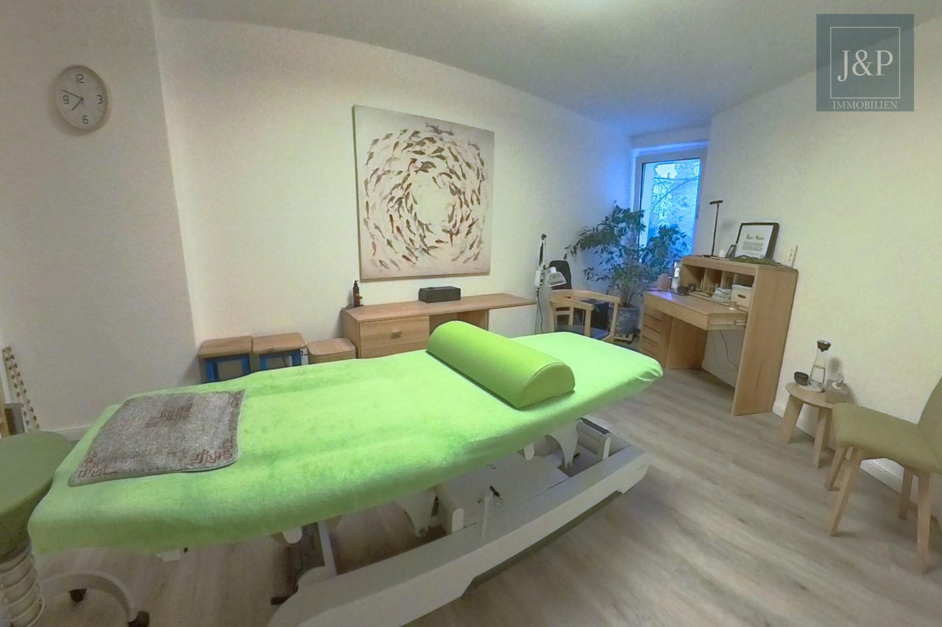 Ruhige 2-Zimmer-Eigentumswohnung in der Südstadt/Bult – hofseitig und zentral! - Wohnzimmer