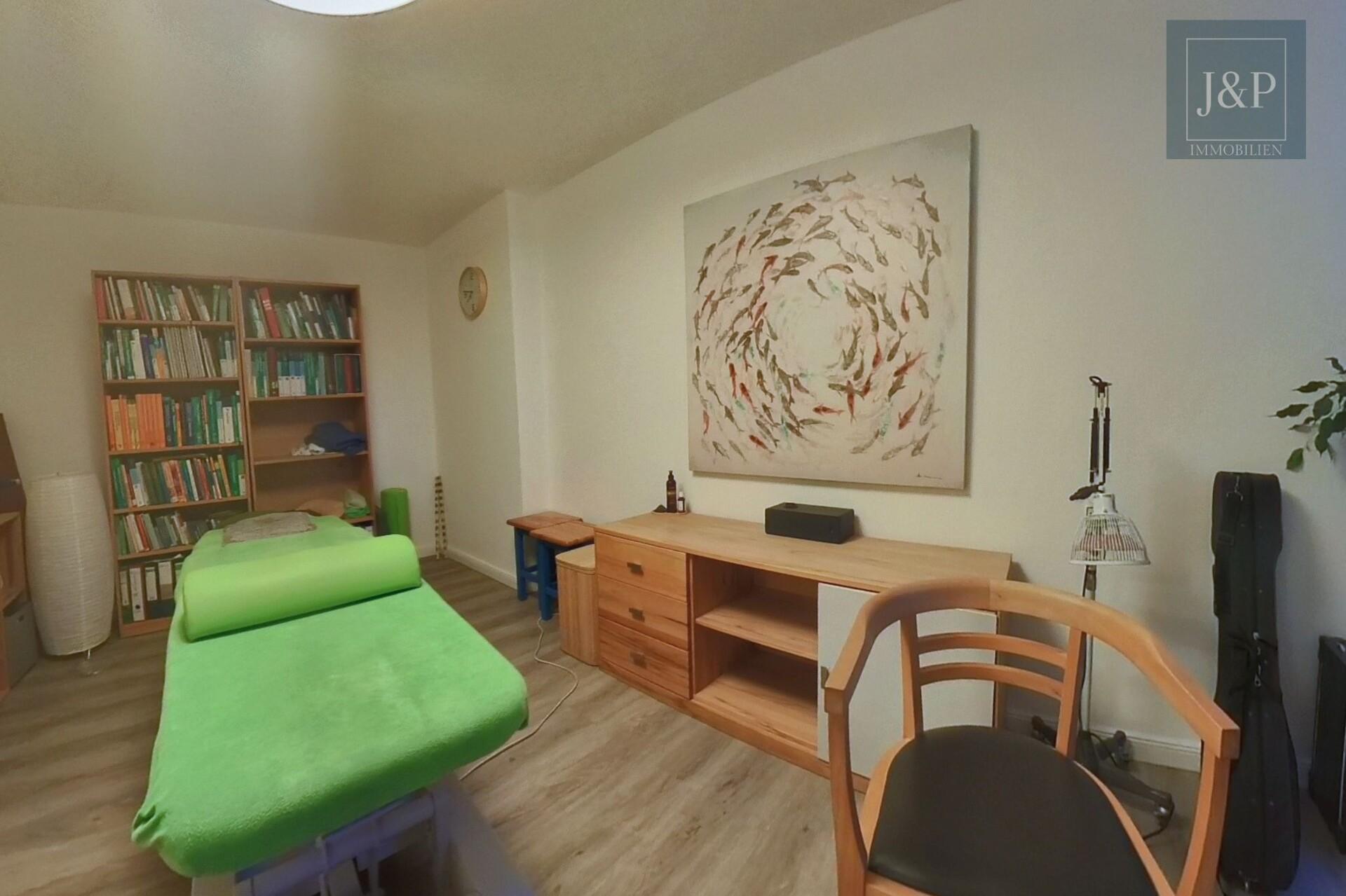 Ruhige 2-Zimmer-Eigentumswohnung in der Südstadt/Bult – hofseitig und zentral! - Wohnzimmer