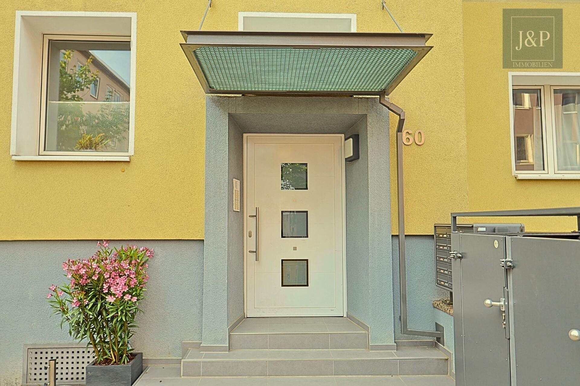 Ruhige 2-Zimmer-Eigentumswohnung in der Südstadt/Bult – hofseitig und zentral! - Hauseingang