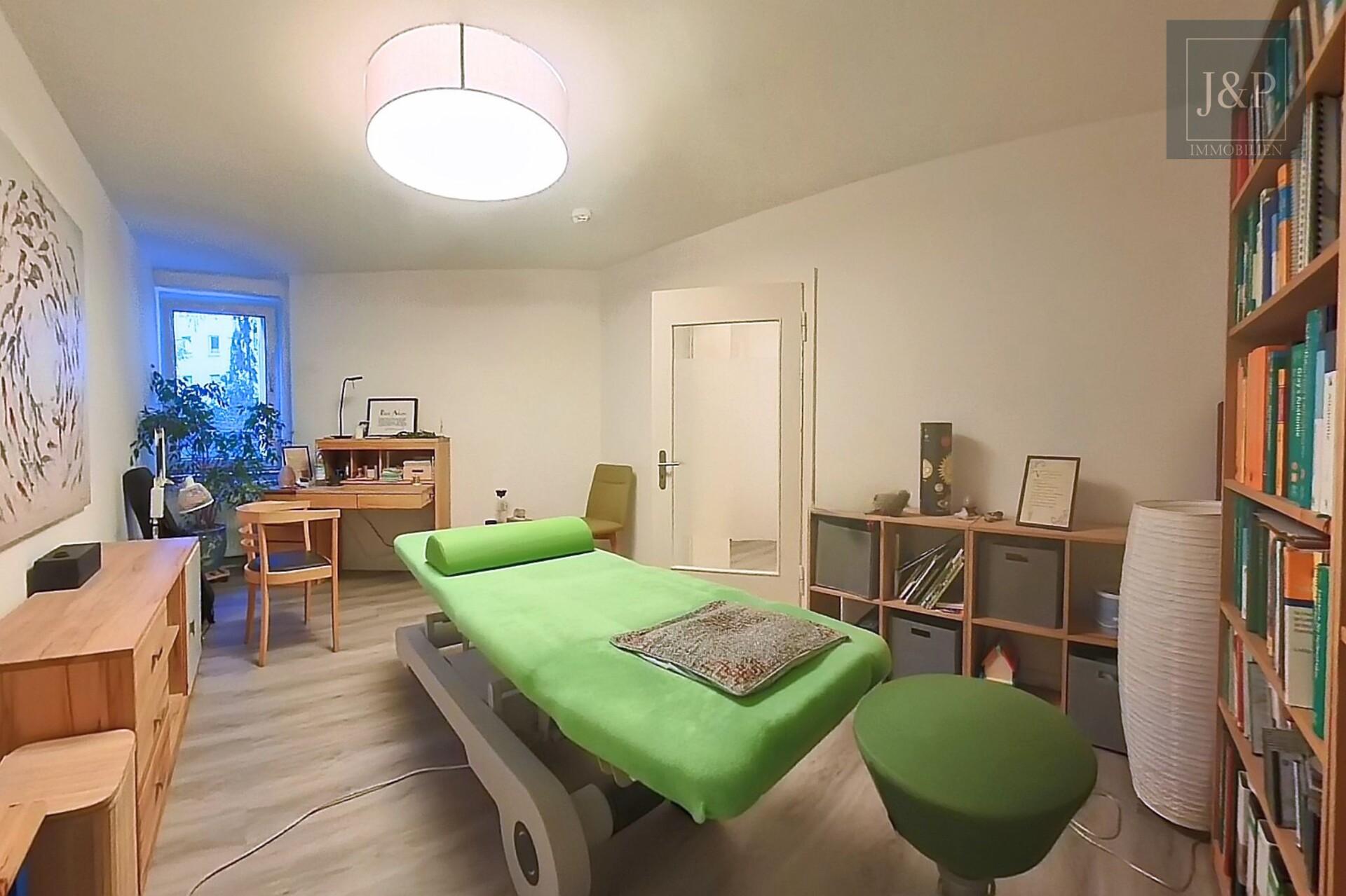 Ruhige 2-Zimmer-Eigentumswohnung in der Südstadt/Bult – hofseitig und zentral! - Wohnzimmer
