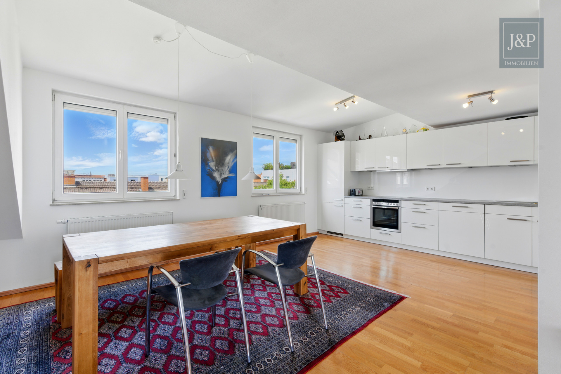 Stilvoll, zentral, bezugsfrei: 2-Zimmer-Dachgeschosswohnung im Gallusviertel!! - Offener Wohn-/Essbereich