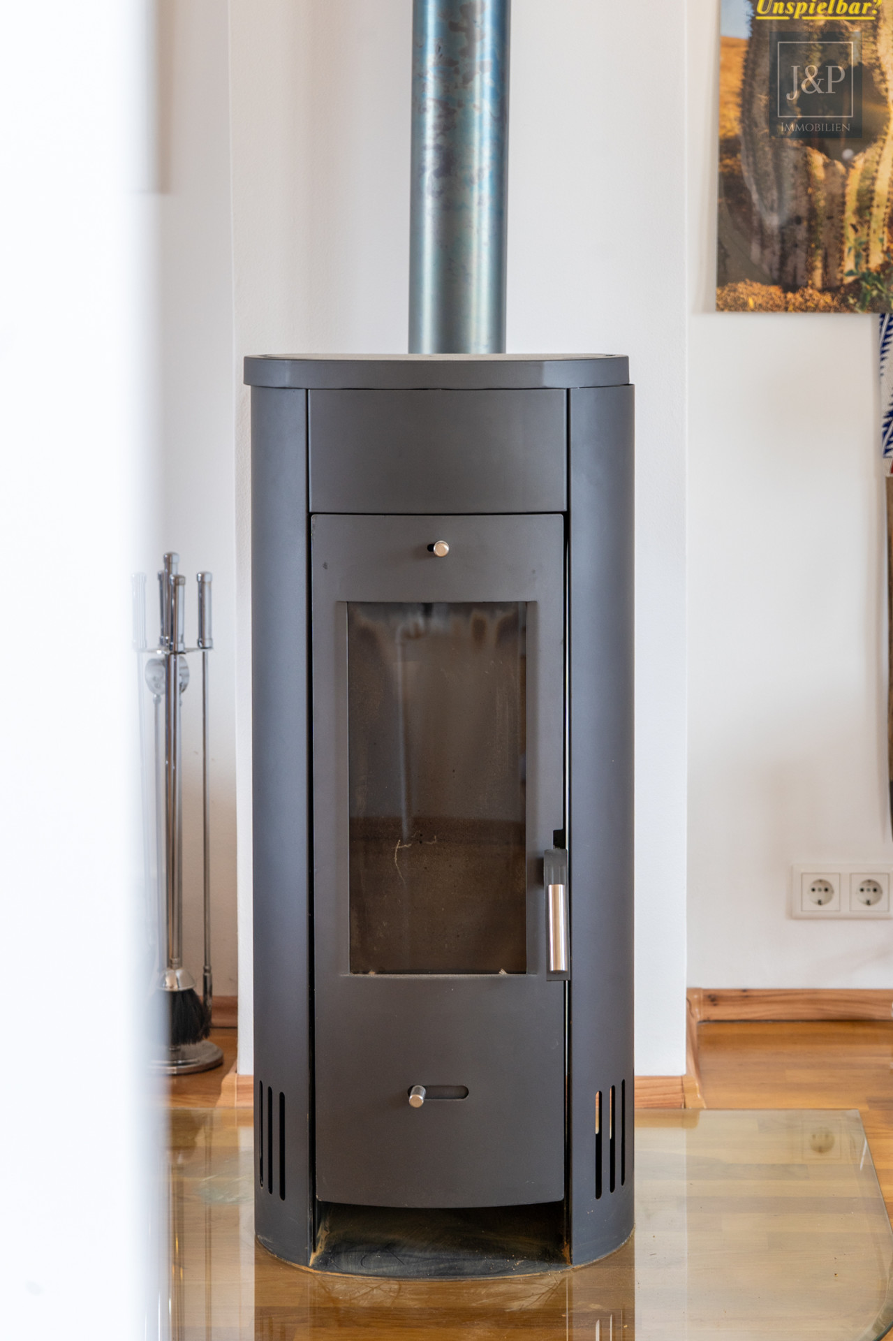 Stilvoll, zentral, bezugsfrei: 2-Zimmer-Dachgeschosswohnung im Gallusviertel!! - Kamin