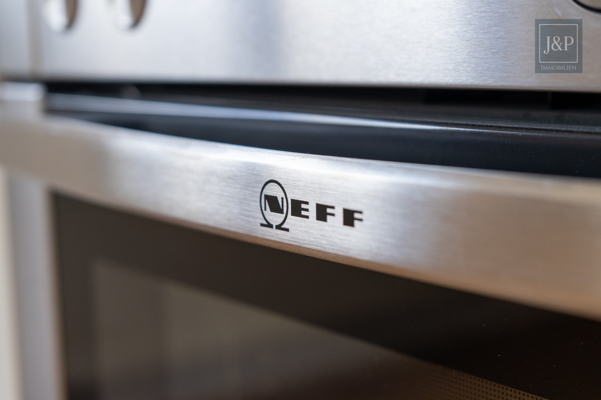 Stilvoll, zentral, bezugsfrei: 2-Zimmer-Dachgeschosswohnung im Gallusviertel!! - Küche