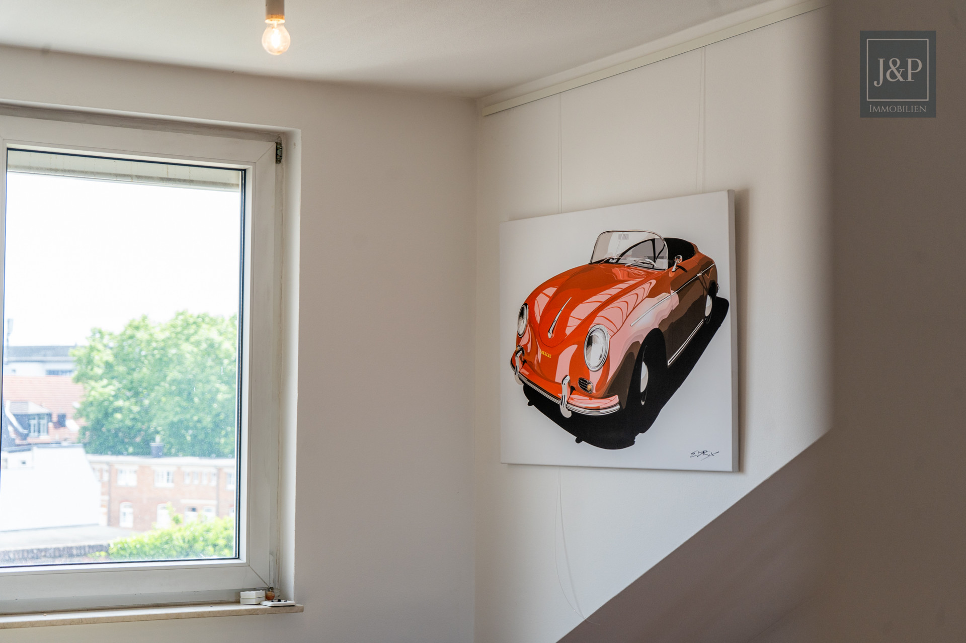 Stilvoll, zentral, bezugsfrei: 2-Zimmer-Dachgeschosswohnung im Gallusviertel!! - Wohnzimmer