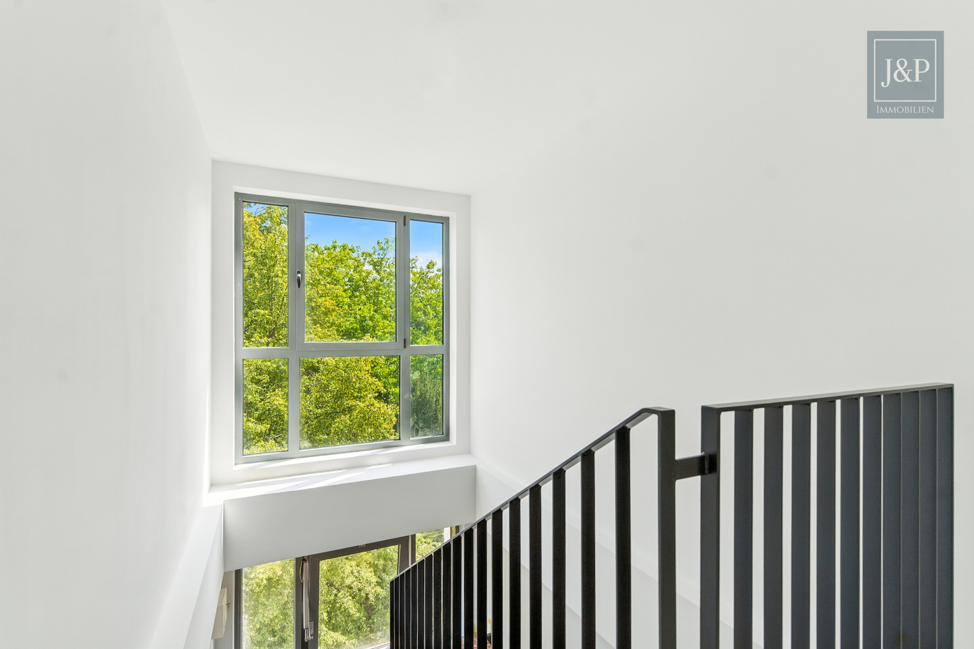 A+, Wärmepumpe, Terrasse: Schöne Gartenwohnung in Rödelheim! - Treppenhaus