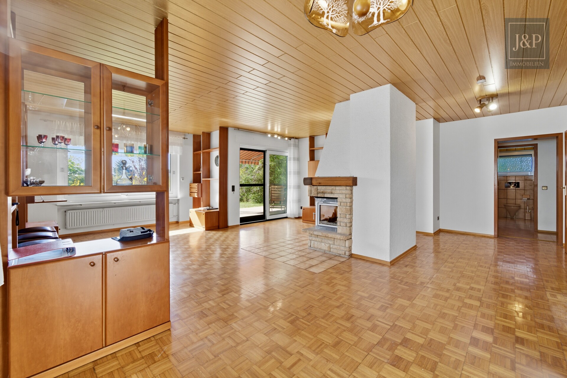 Renovierungsbedürftiges Einfamilienhaus mit 200 m² Wohnfläche, großem Garten & Feldrandlage - Wohn/Essbereich