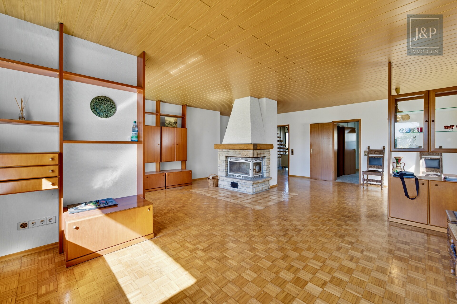 Renovierungsbedürftiges Einfamilienhaus mit 200 m² Wohnfläche, großem Garten & Feldrandlage - Wohn/Essbereich