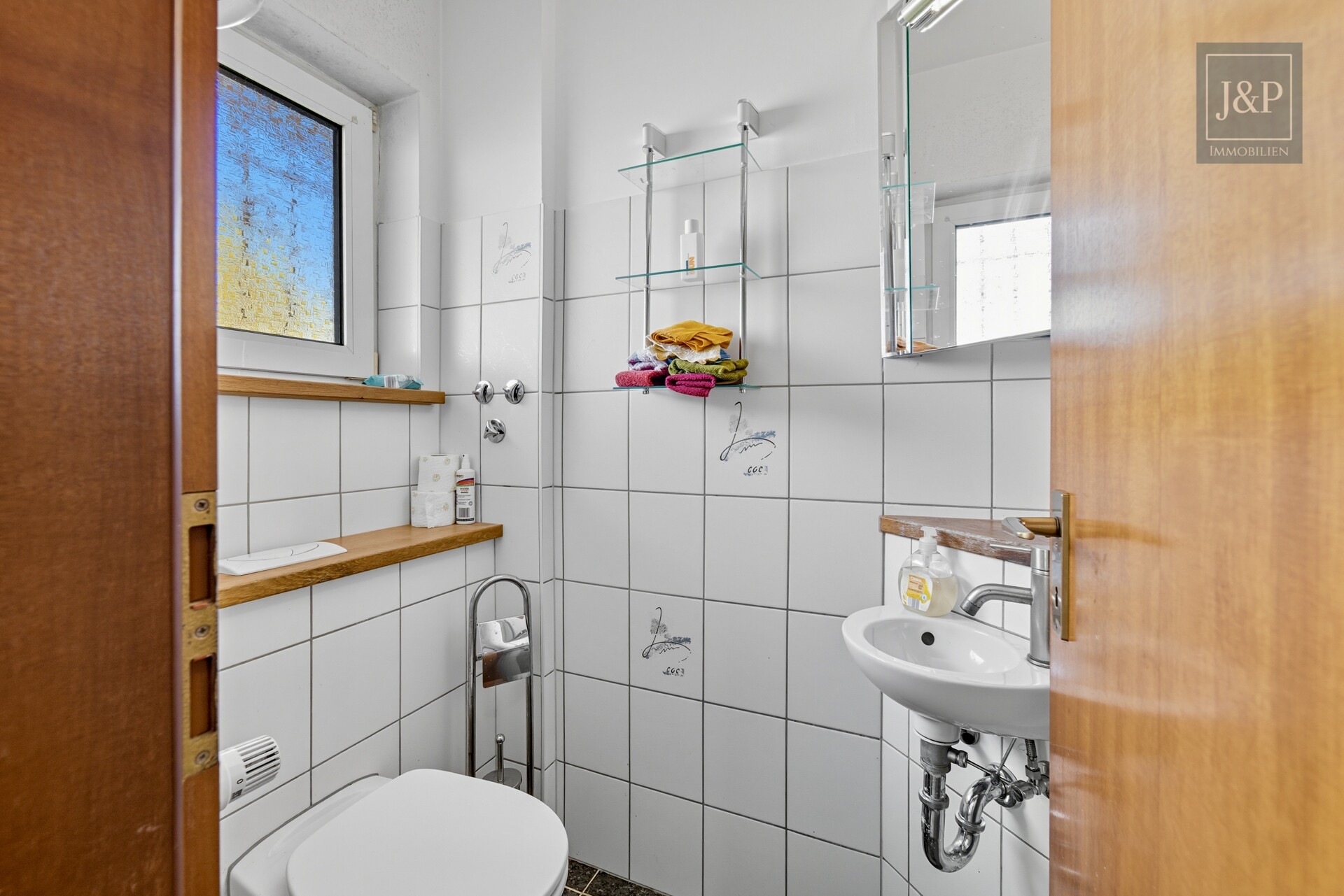 Renovierungsbedürftiges Einfamilienhaus mit 200 m² Wohnfläche, großem Garten & Feldrandlage - Gäste-WC