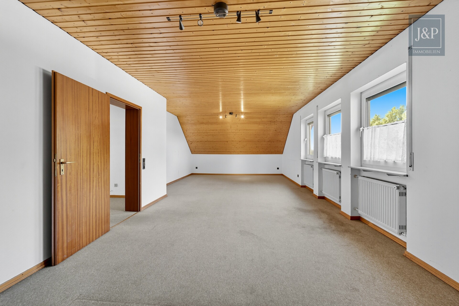 Renovierungsbedürftiges Einfamilienhaus mit 200 m² Wohnfläche, großem Garten & Feldrandlage - Schlafzimmer 3 1.OG