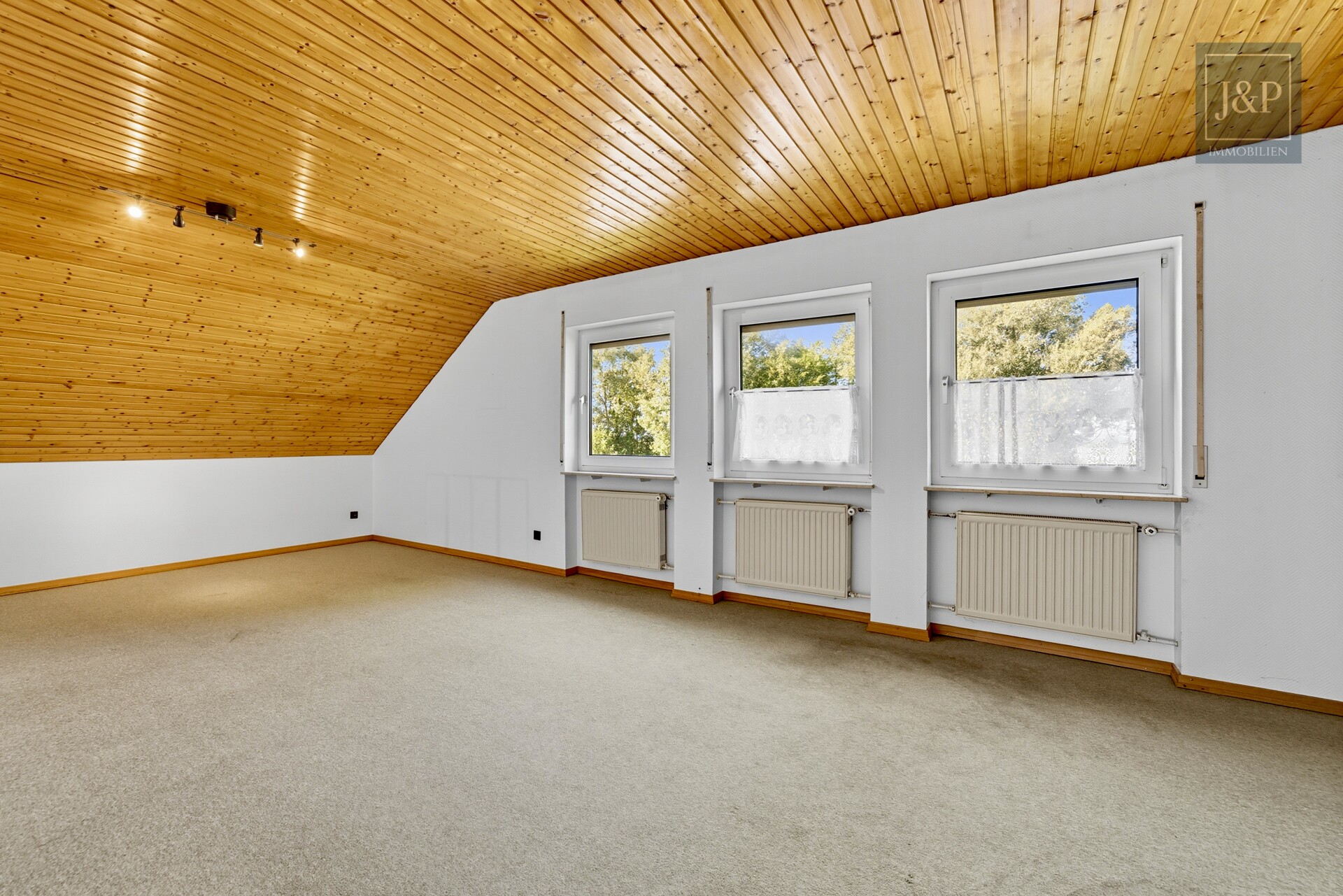 Renovierungsbedürftiges Einfamilienhaus mit 200 m² Wohnfläche, großem Garten & Feldrandlage - Schlafzimmer 3 1.OG