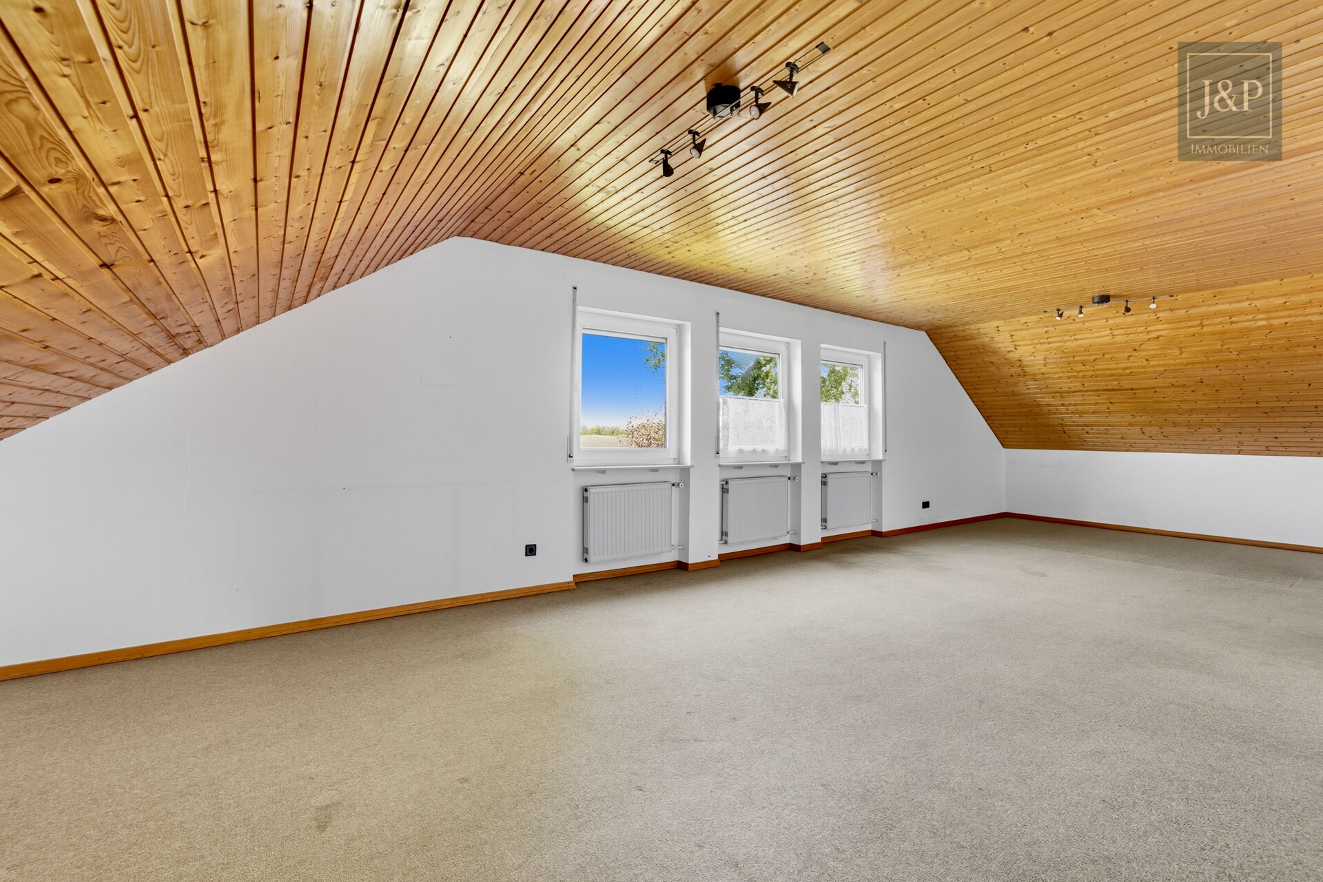 Renovierungsbedürftiges Einfamilienhaus mit 200 m² Wohnfläche, großem Garten & Feldrandlage - Schlafzimmer 3 1.OG