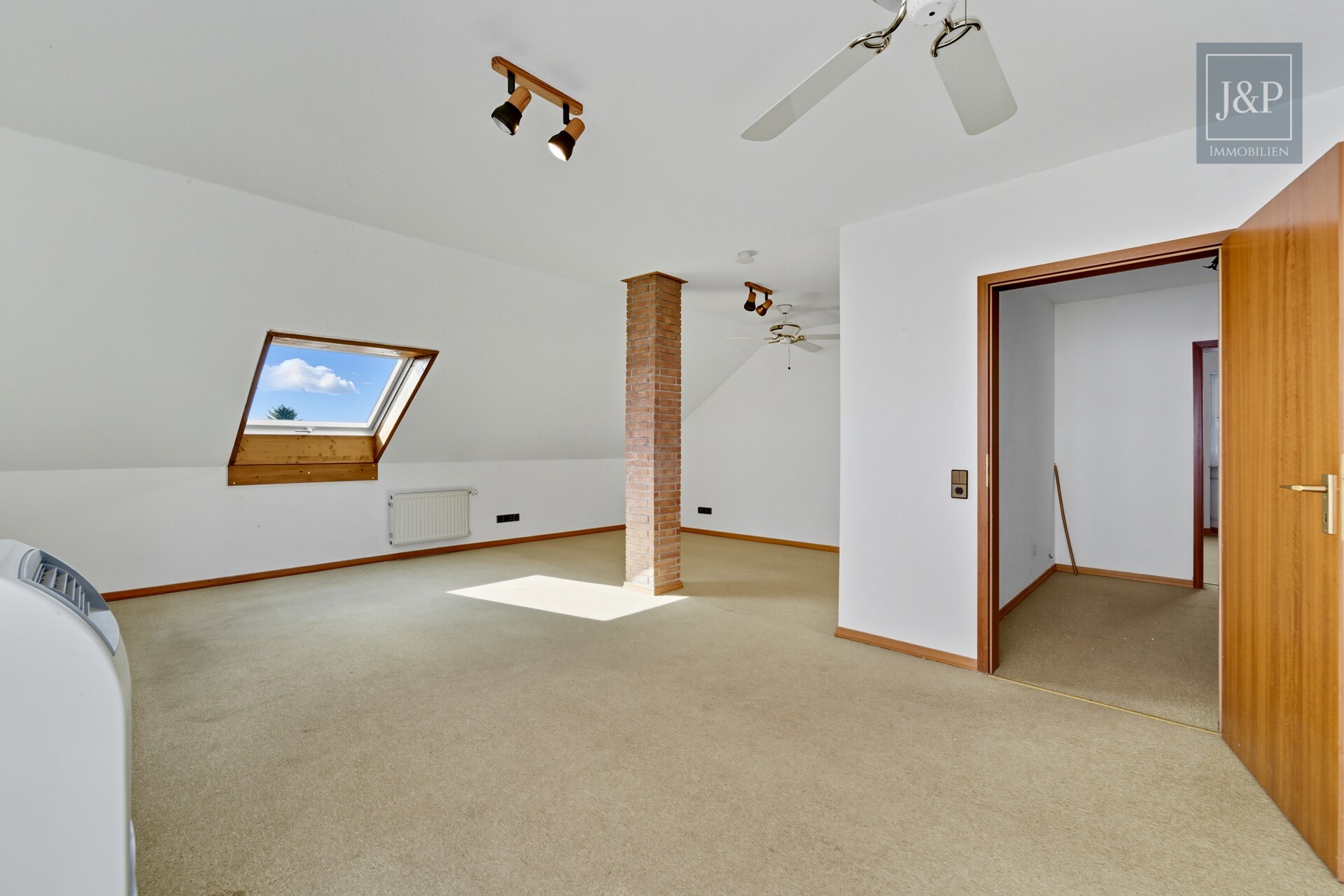 Renovierungsbedürftiges Einfamilienhaus mit 200 m² Wohnfläche, großem Garten & Feldrandlage - Schlafzimmer 4 1.OG