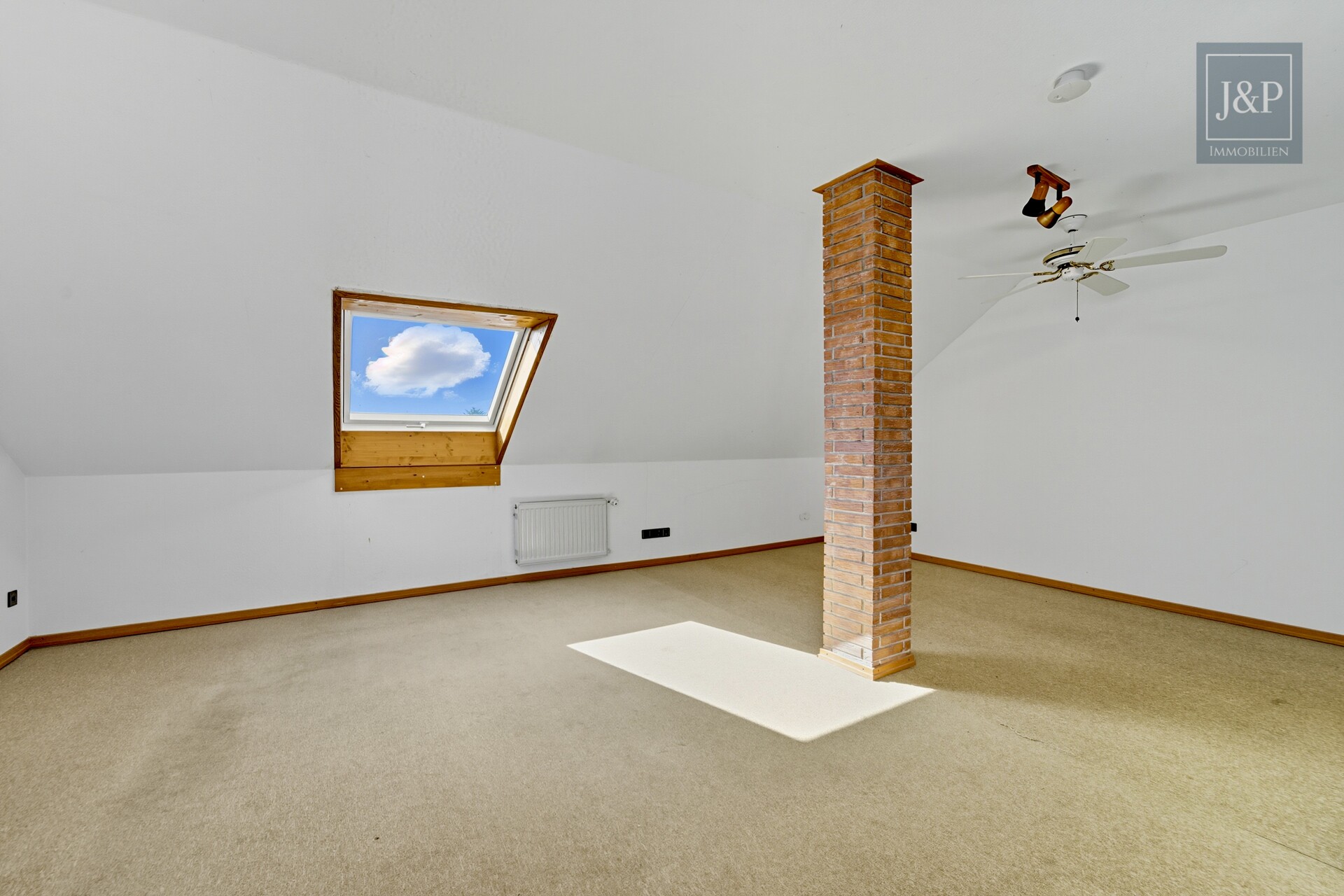 Renovierungsbedürftiges Einfamilienhaus mit 200 m² Wohnfläche, großem Garten & Feldrandlage - Schlafzimmer 4 1.OG