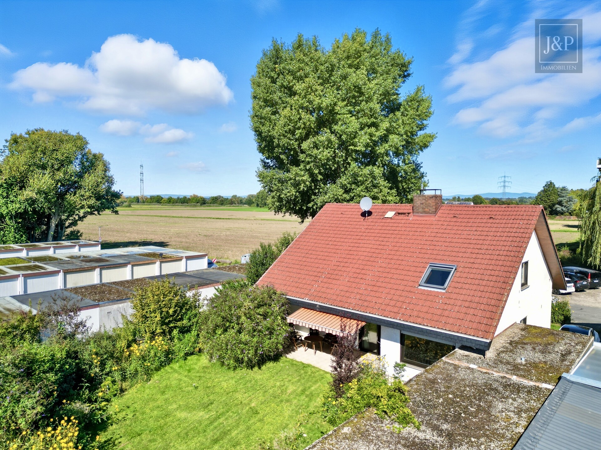 Renovierungsbedürftiges Einfamilienhaus mit 200 m² Wohnfläche, großem Garten & Feldrandlage - Ansicht 3