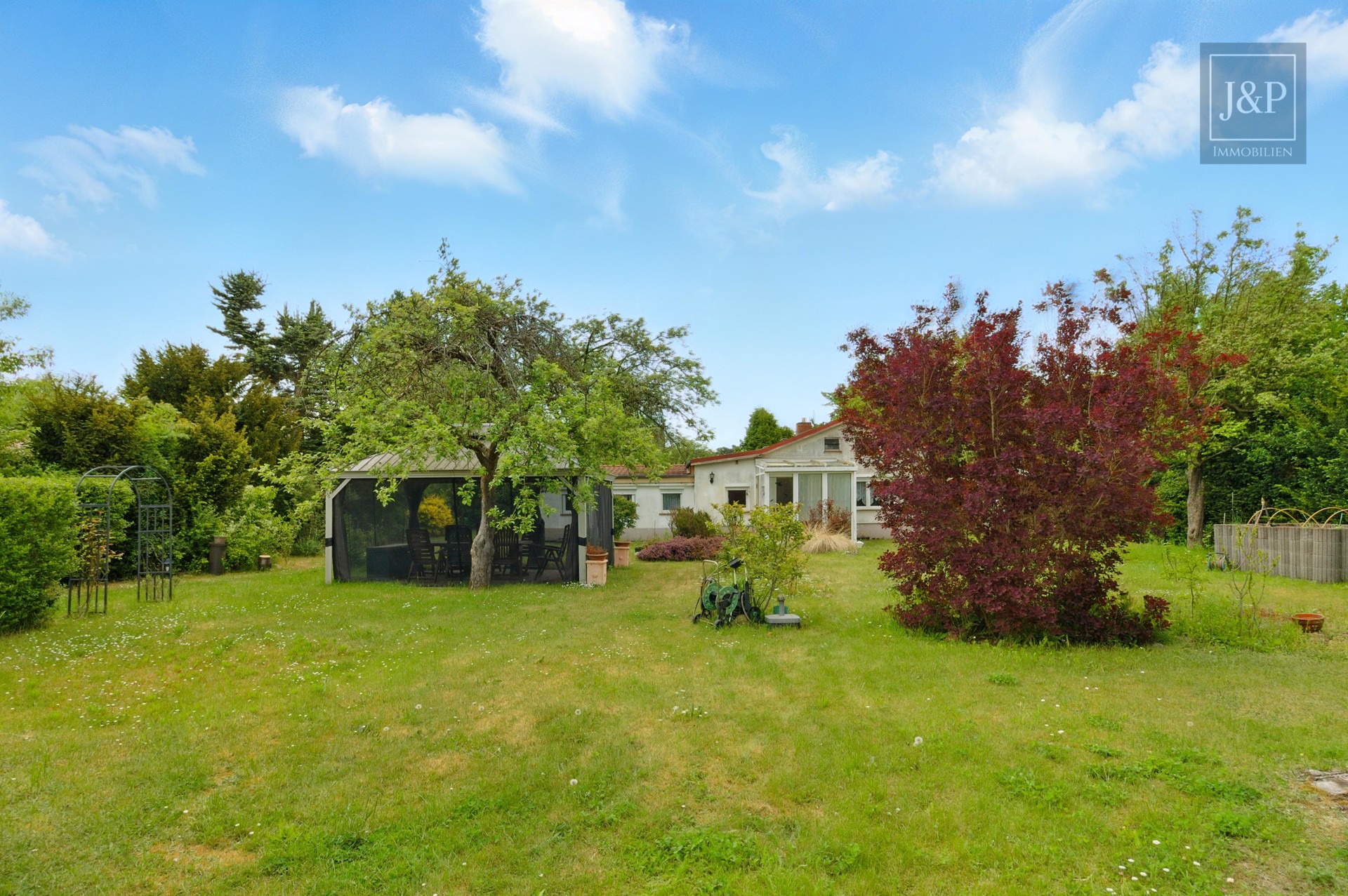 1123 m² Grundstück mit Geschichte – Gelegenheit für Umbau oder Neubau - Garten