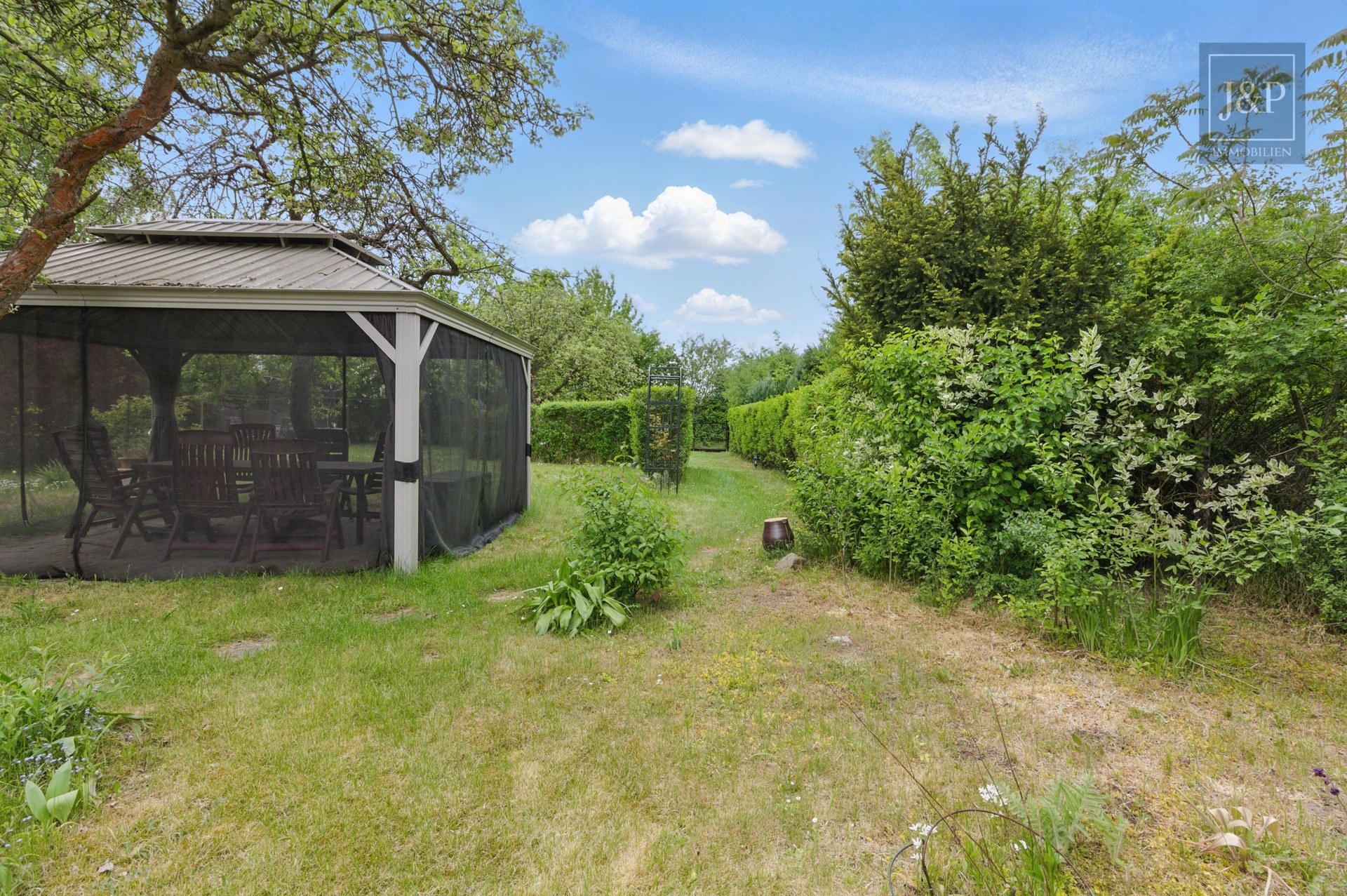 1123 m² Grundstück mit Geschichte – Gelegenheit für Umbau oder Neubau - Garten