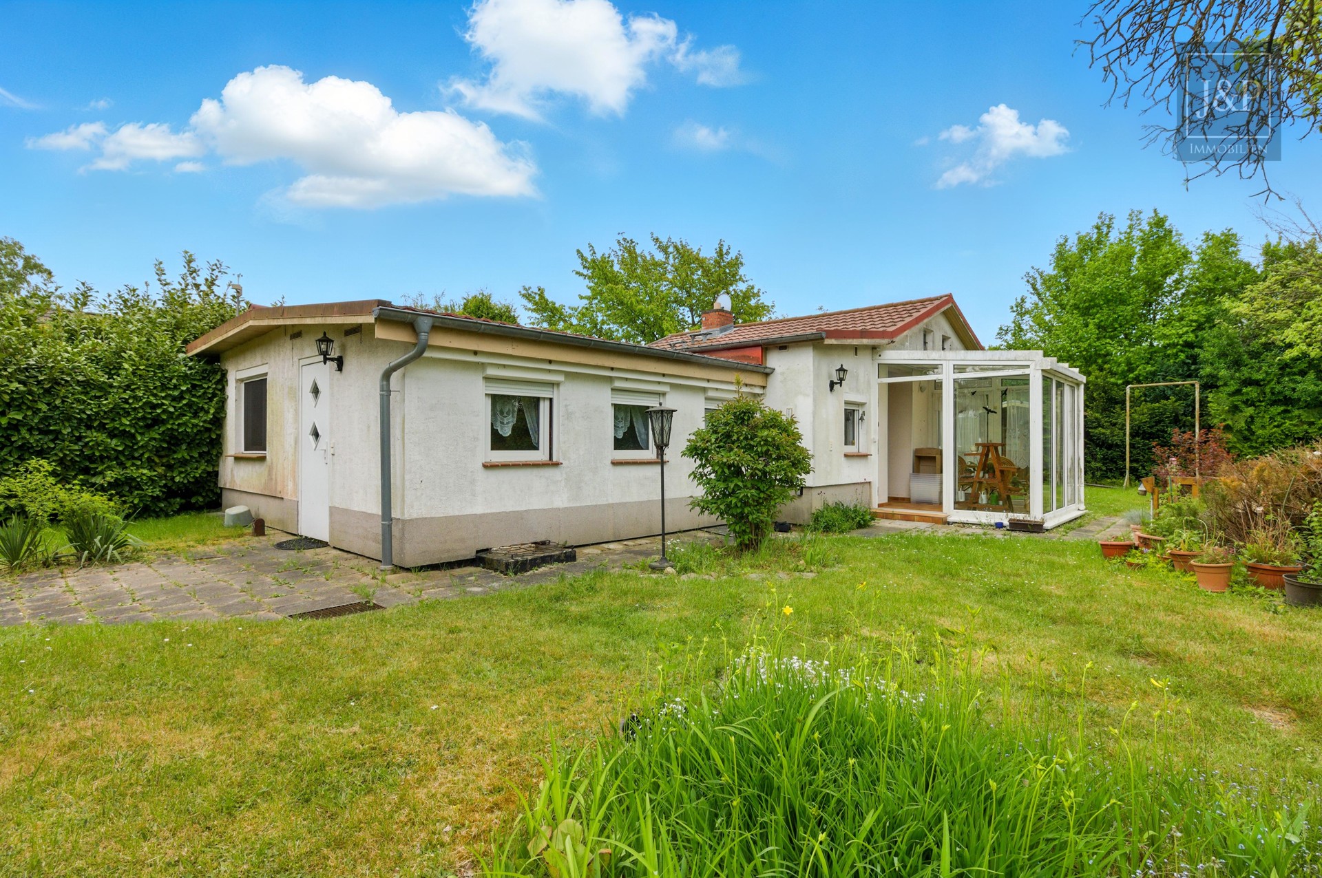 1123 m² Grundstück mit Geschichte – Gelegenheit für Umbau oder Neubau - Hausansicht