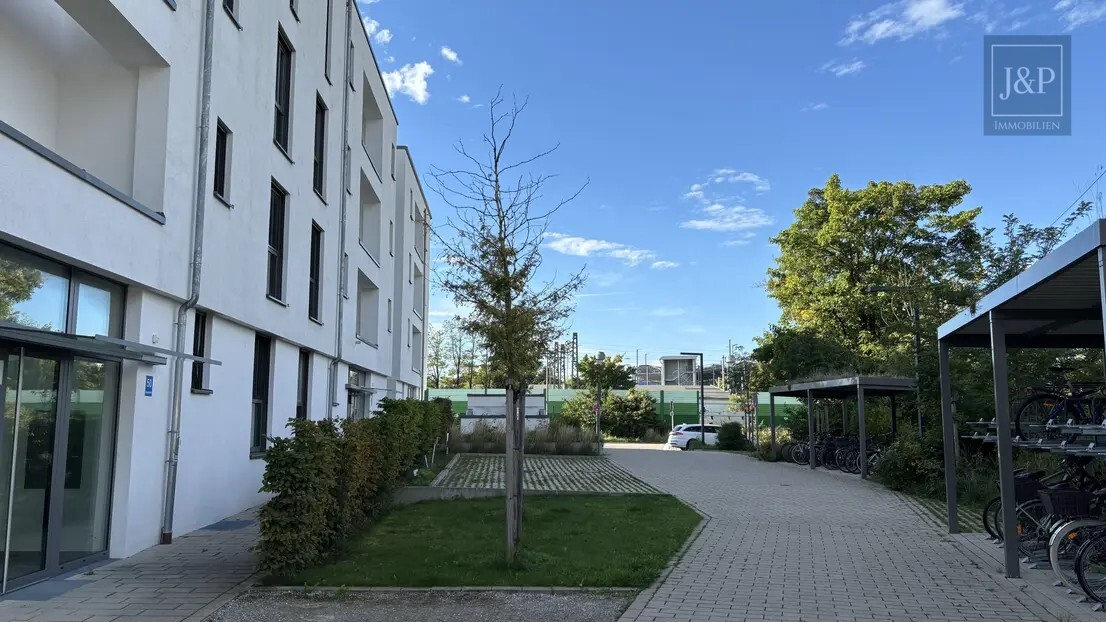 Dachgeschosswohnung in Haar - Hausansicht Eingang