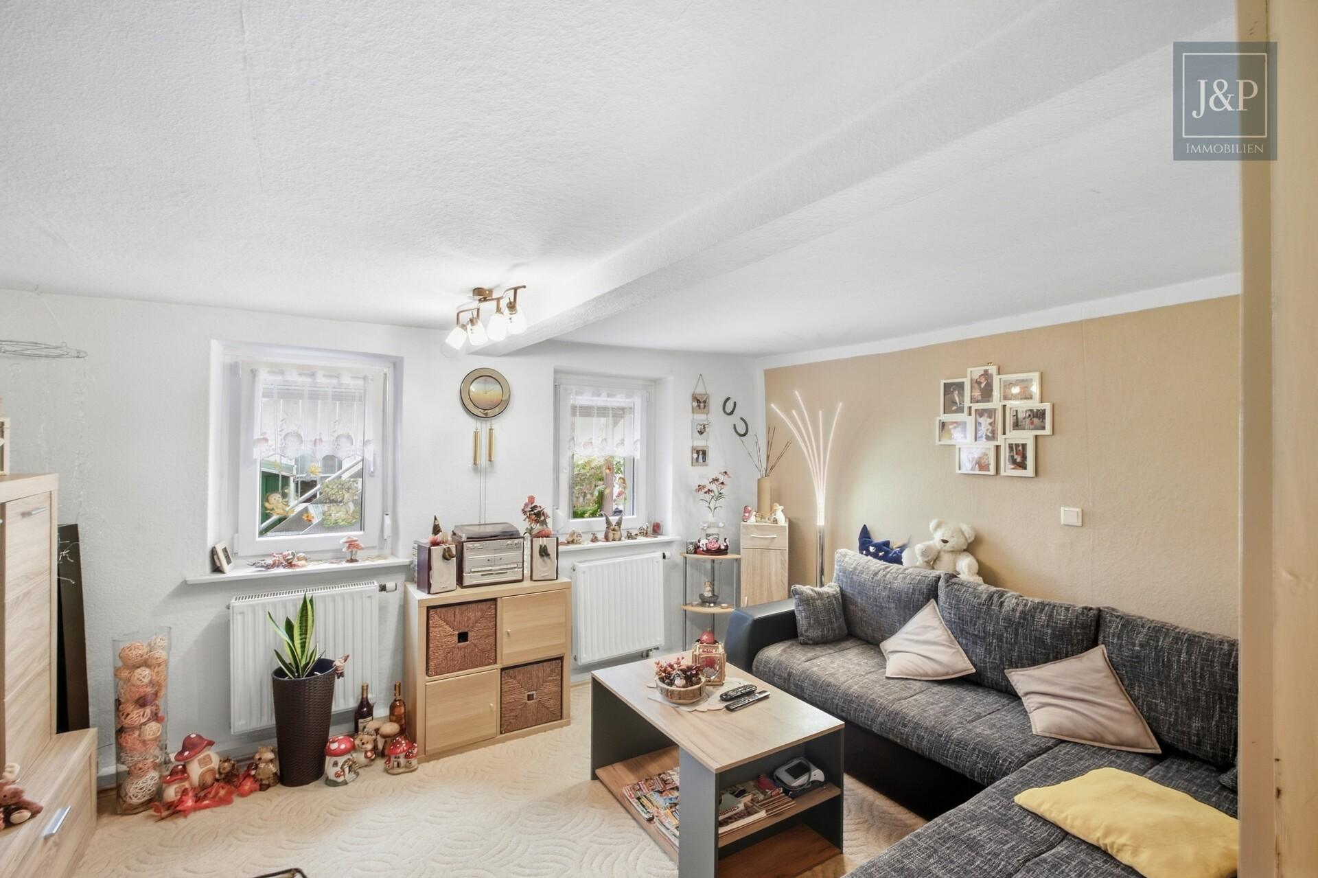 2 Häuser für 3 Generationen! Komplett bezugsfertig, hell, freundlich, zentral! - Haus 11 Wohnzimmer 2-Zimmer-Wohnung