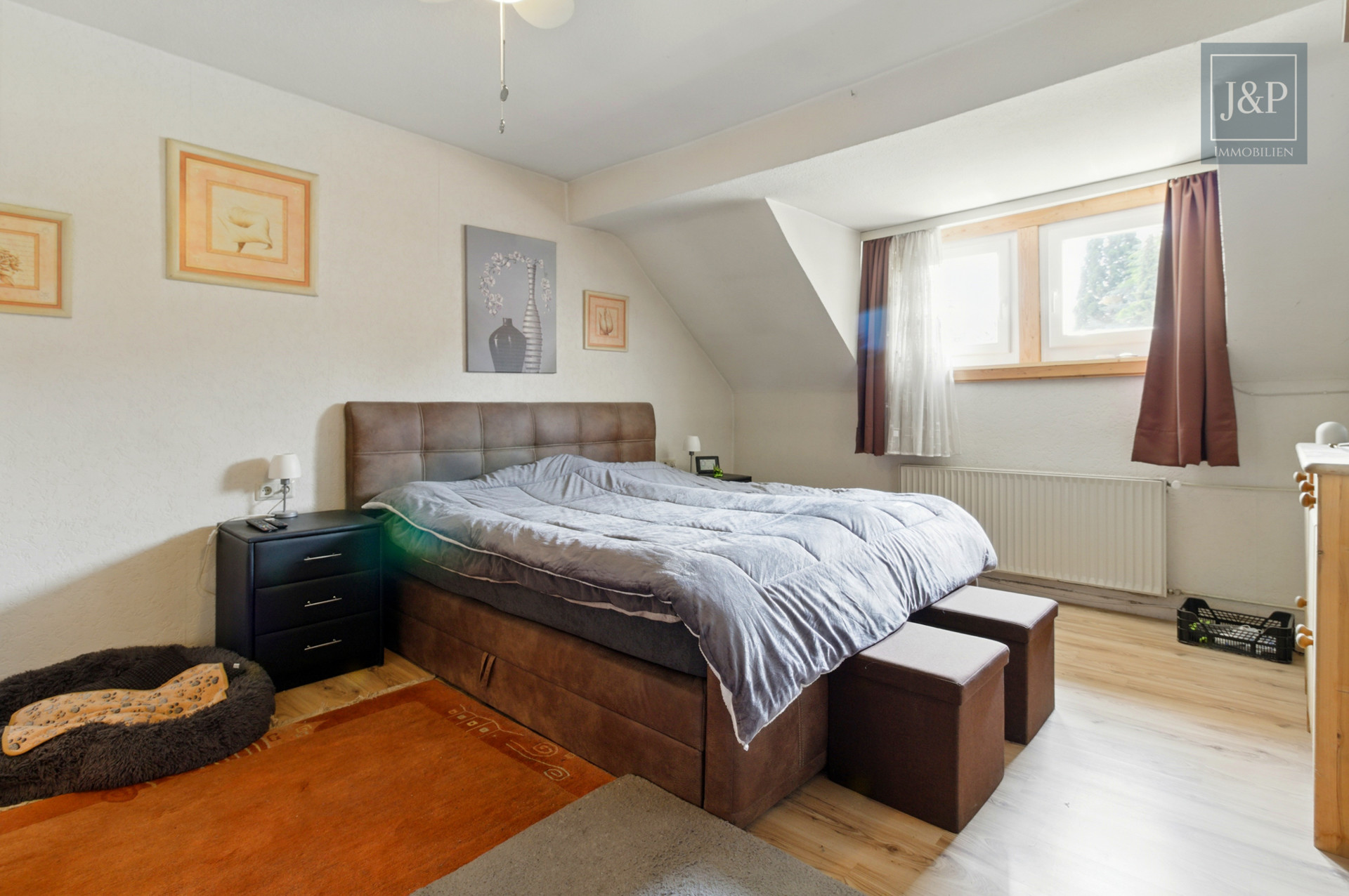 Modernisiertes EFH mit weitläufiger Außenanlage in idyllischer Lage - Schlafzimmer 3
