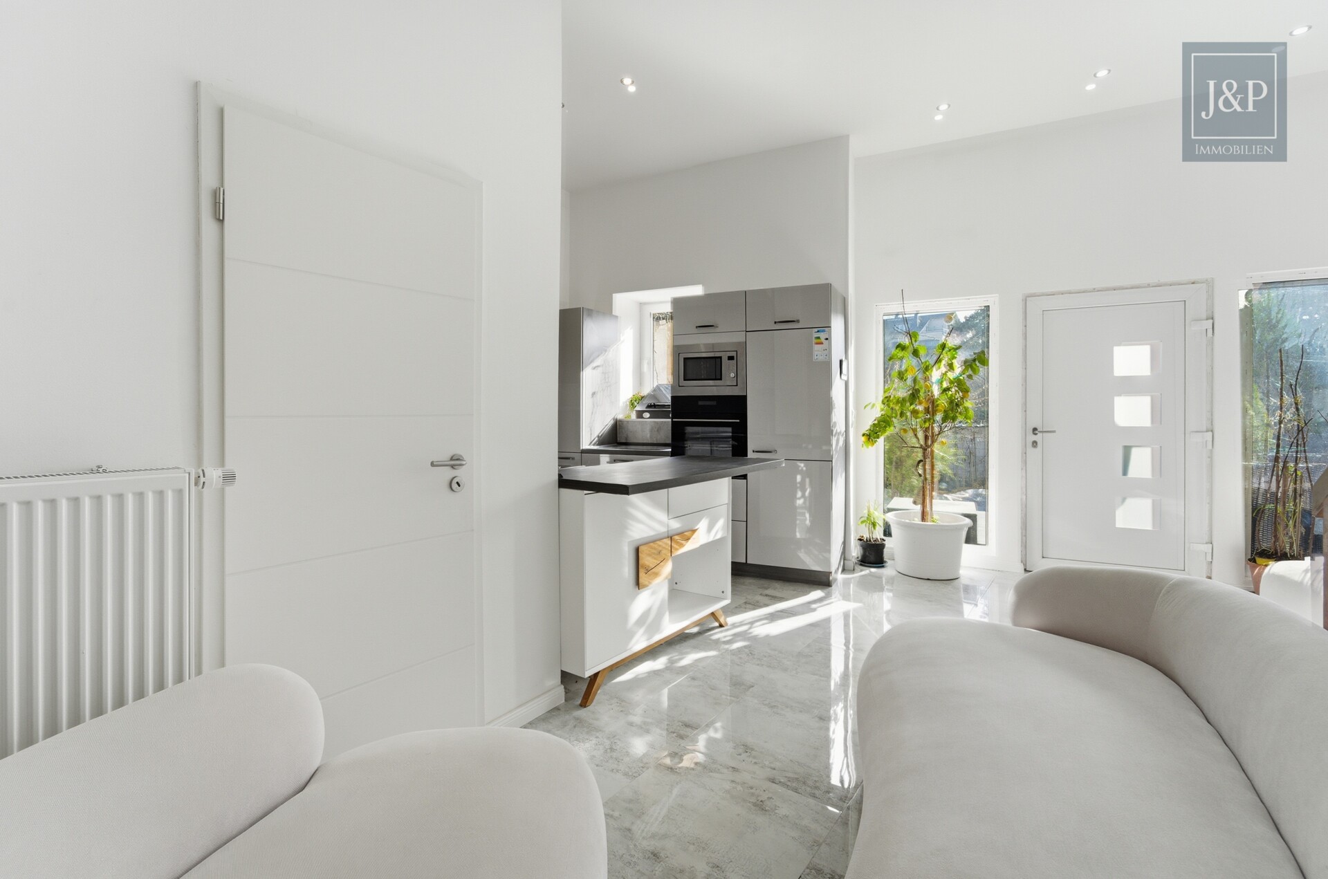 Zwei Häuser – ein Zuhause: Komplett sanierte Einfamilienhäuser für Familien in Mainz-Dexheim - Wohnbereich Haus 1