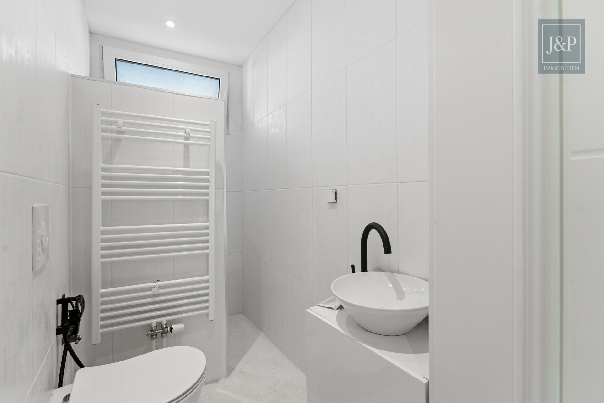 Zwei Häuser – ein Zuhause: Komplett sanierte Einfamilienhäuser für Familien in Mainz-Dexheim - Badezimmer 2 Haus 1