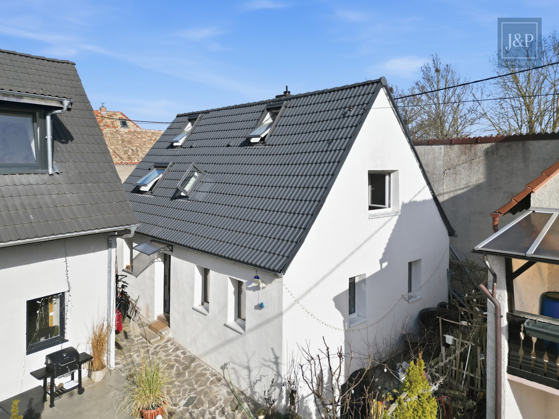 Zwei Häuser – ein Zuhause: Komplett sanierte Einfamilienhäuser für Familien in Mainz-Dexheim - Aussenansicht Haus 2