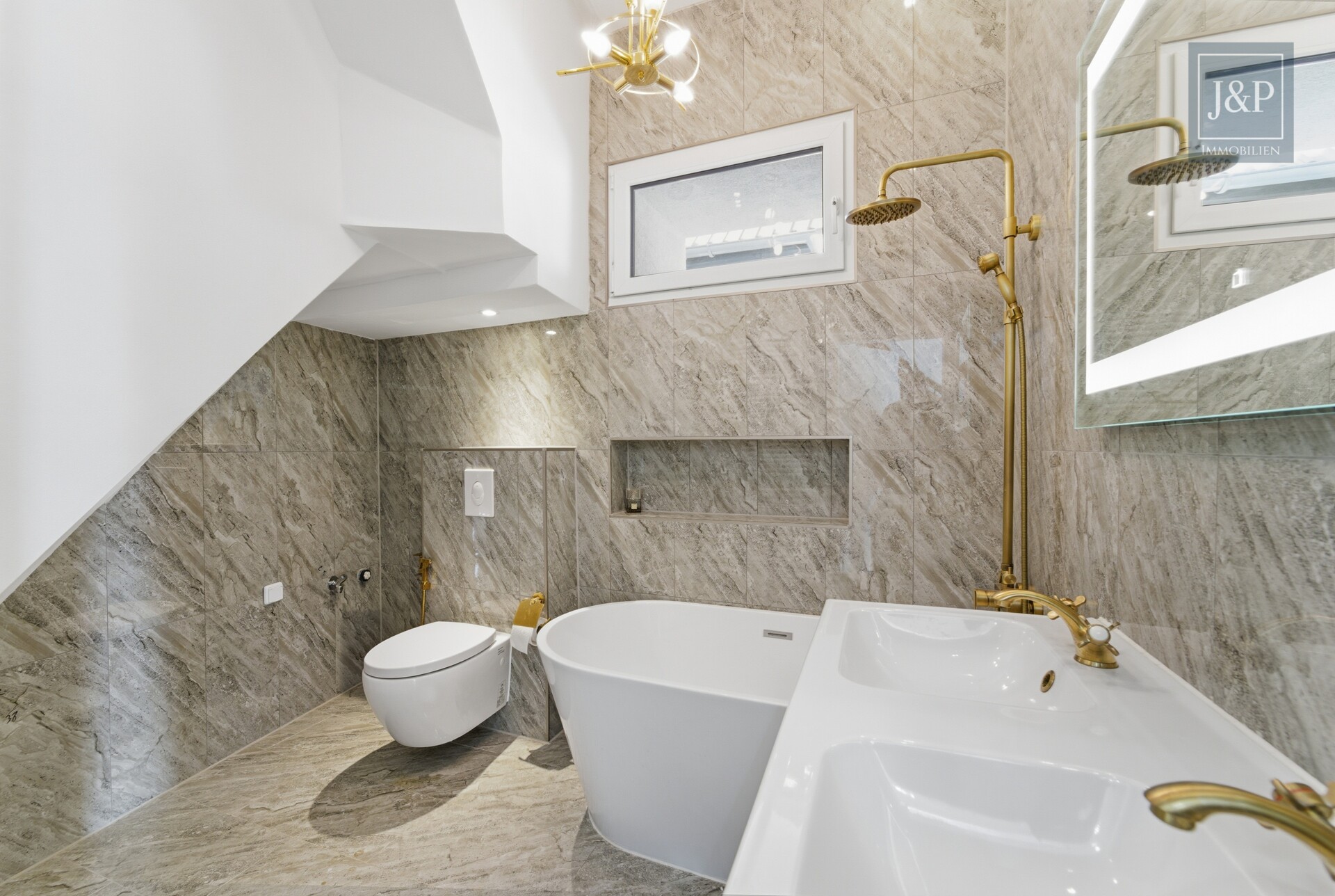 Zwei Häuser – ein Zuhause: Komplett sanierte Einfamilienhäuser für Familien in Mainz-Dexheim - Badezimmer 1 Haus 1