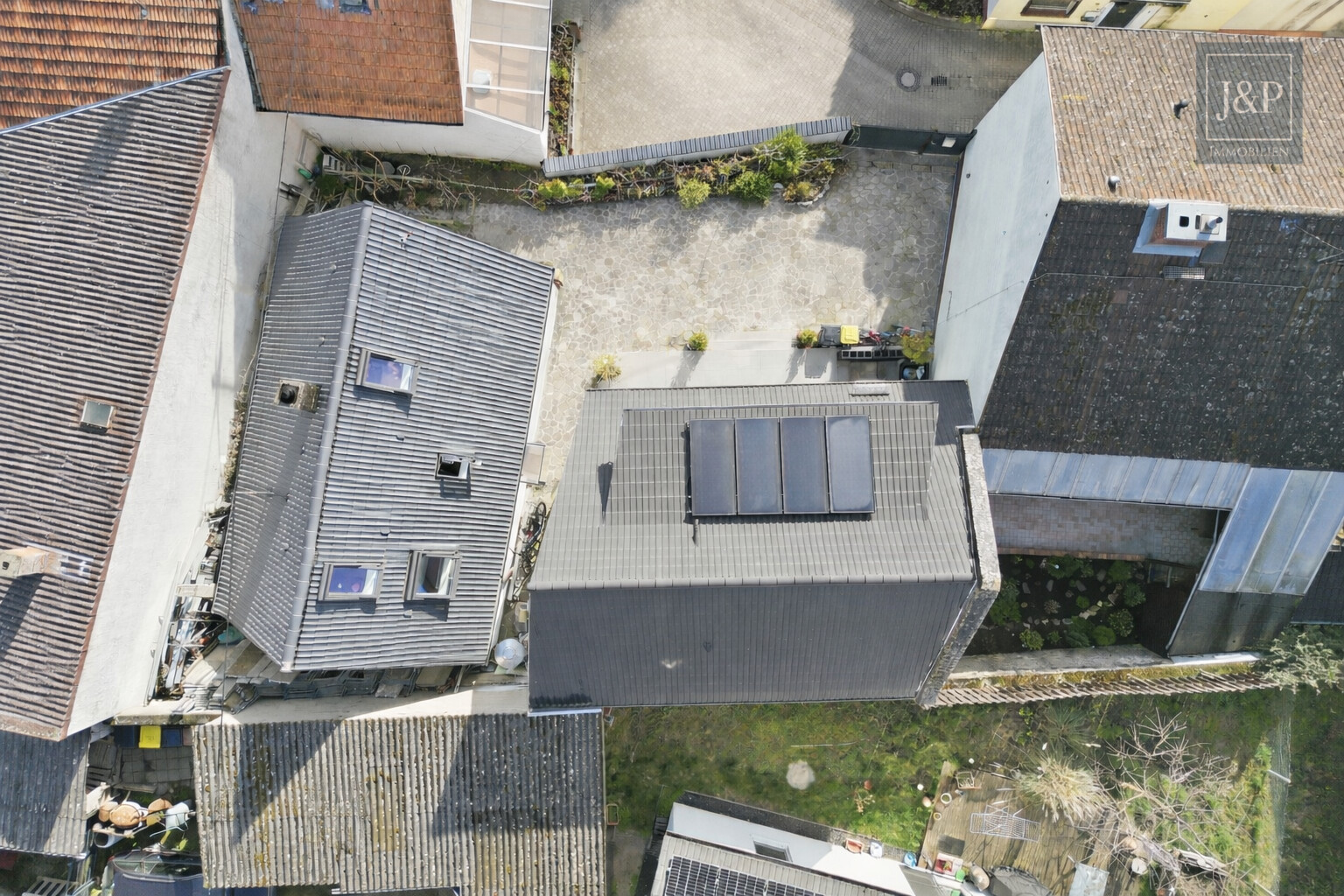 Zwei Häuser – ein Zuhause: Komplett sanierte Einfamilienhäuser für Familien in Mainz-Dexheim - Vogelperspektive