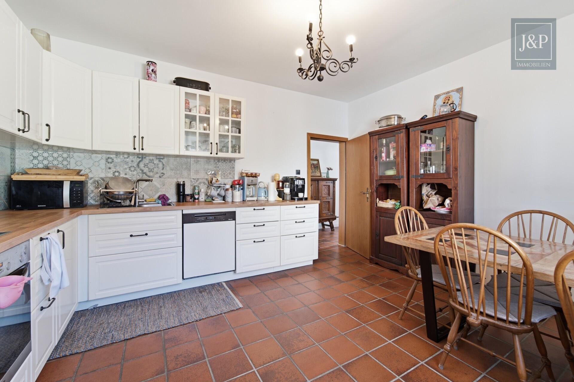 Charmantes Einfamilienhaus mit Traumgarten und Sauna in Rüsselsheim - Küche