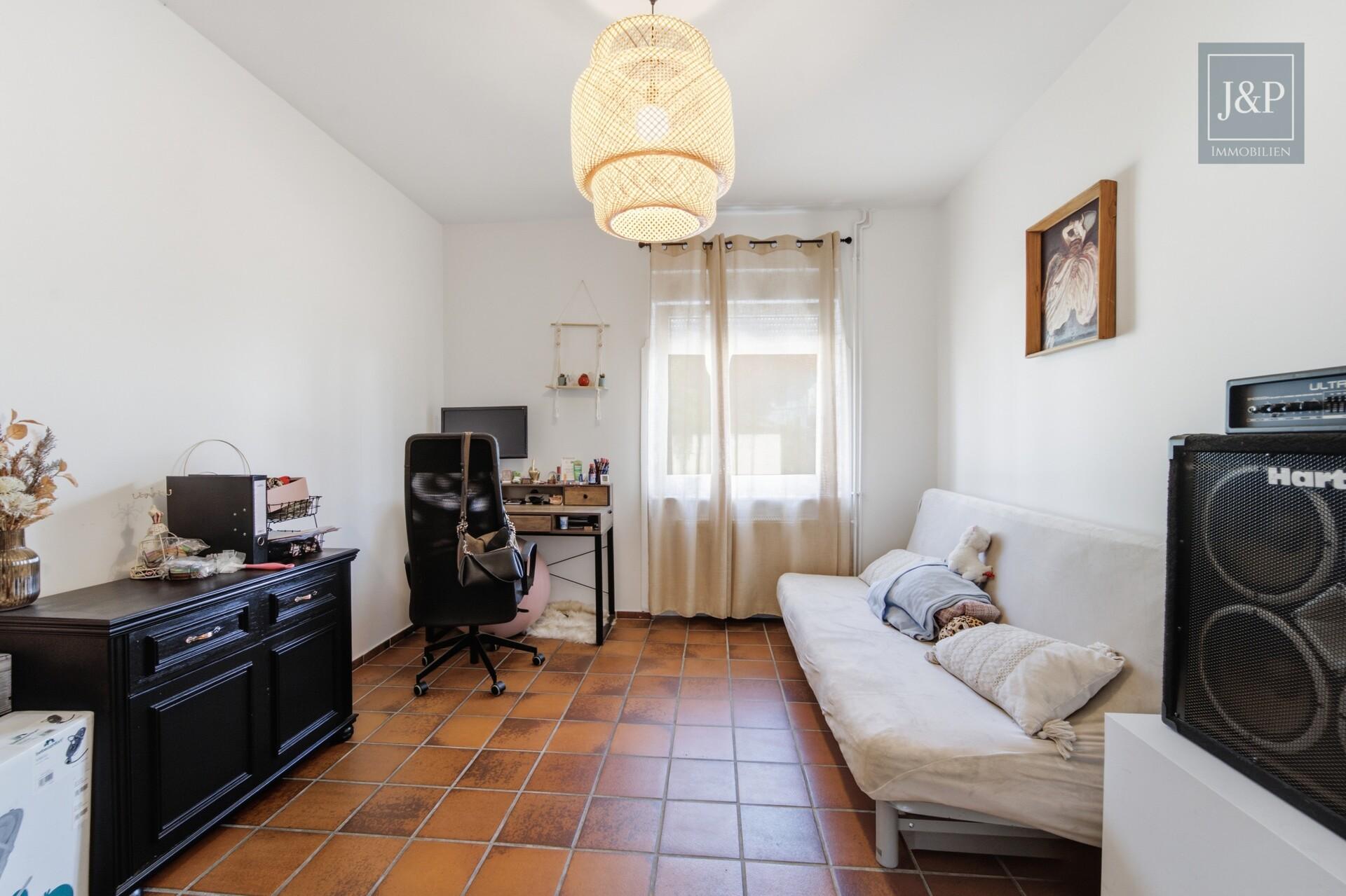 Charmantes Einfamilienhaus mit Traumgarten und Sauna in Rüsselsheim - Zimmer 1 EG