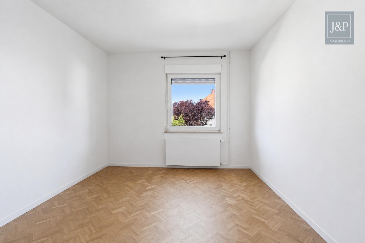 Charmantes Einfamilienhaus mit Traumgarten und Sauna in Rüsselsheim - Zimmer 1 OG