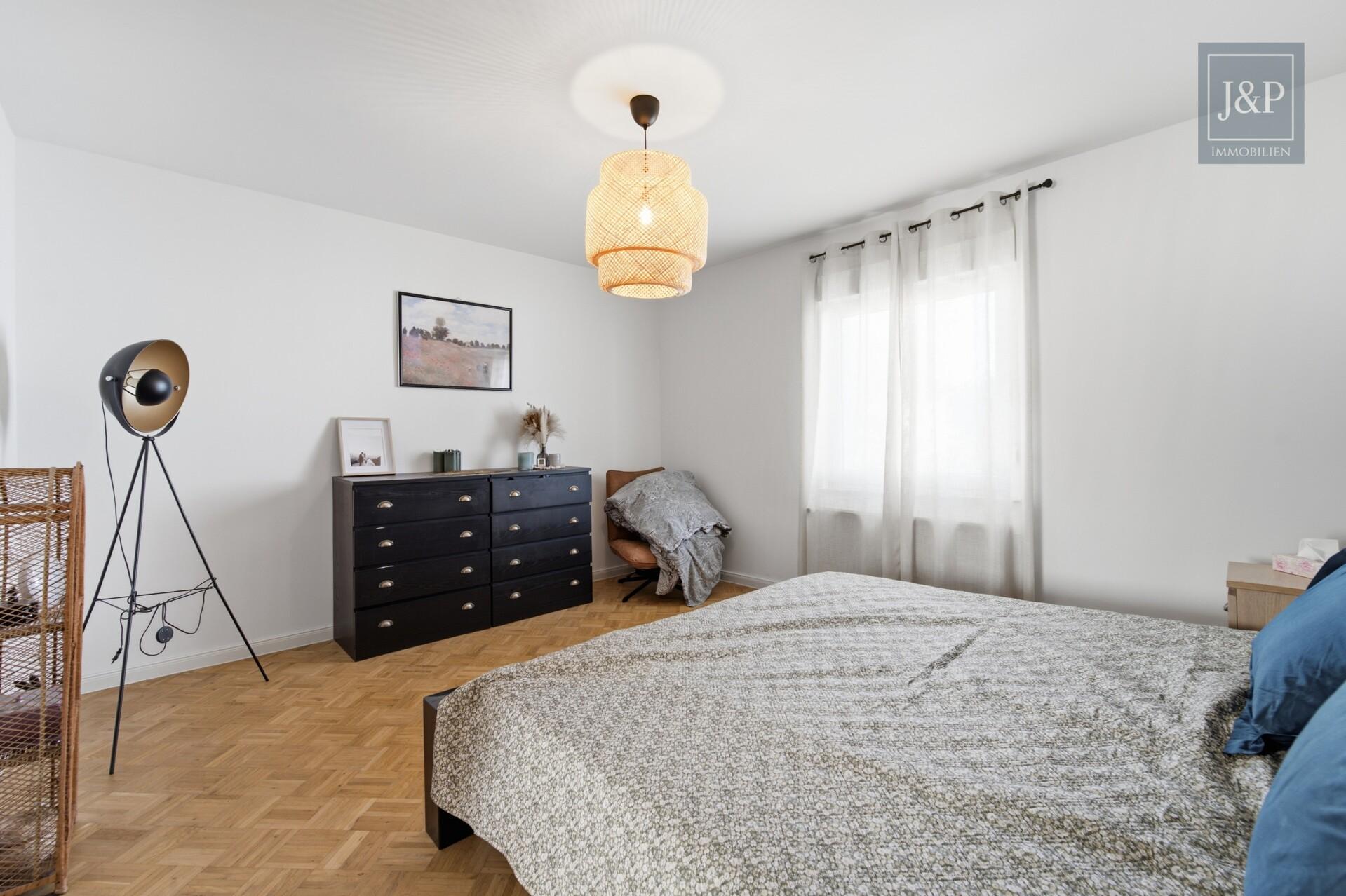 Charmantes Einfamilienhaus mit Traumgarten und Sauna in Rüsselsheim - Zimmer 2 OG
