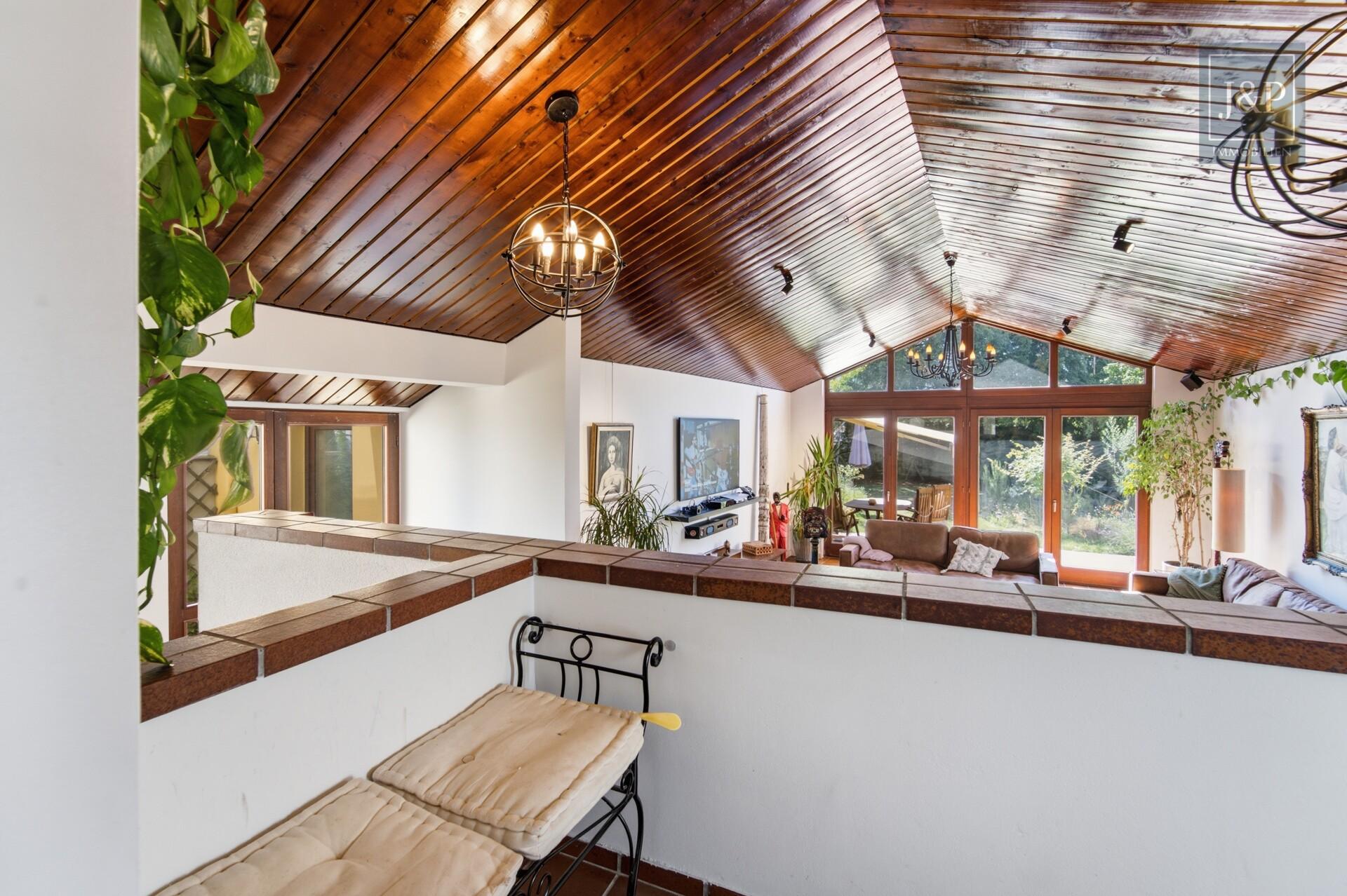 Charmantes Einfamilienhaus mit Traumgarten und Sauna in Rüsselsheim - Wohnzimmer