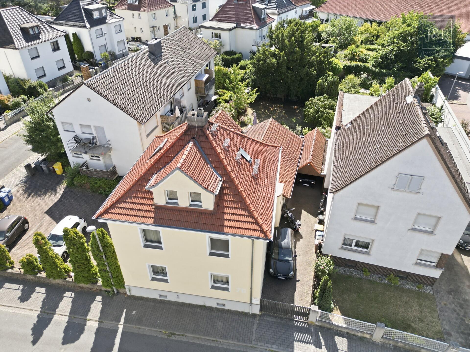 Charmantes Einfamilienhaus mit Traumgarten und Sauna in Rüsselsheim - Aussenansicht