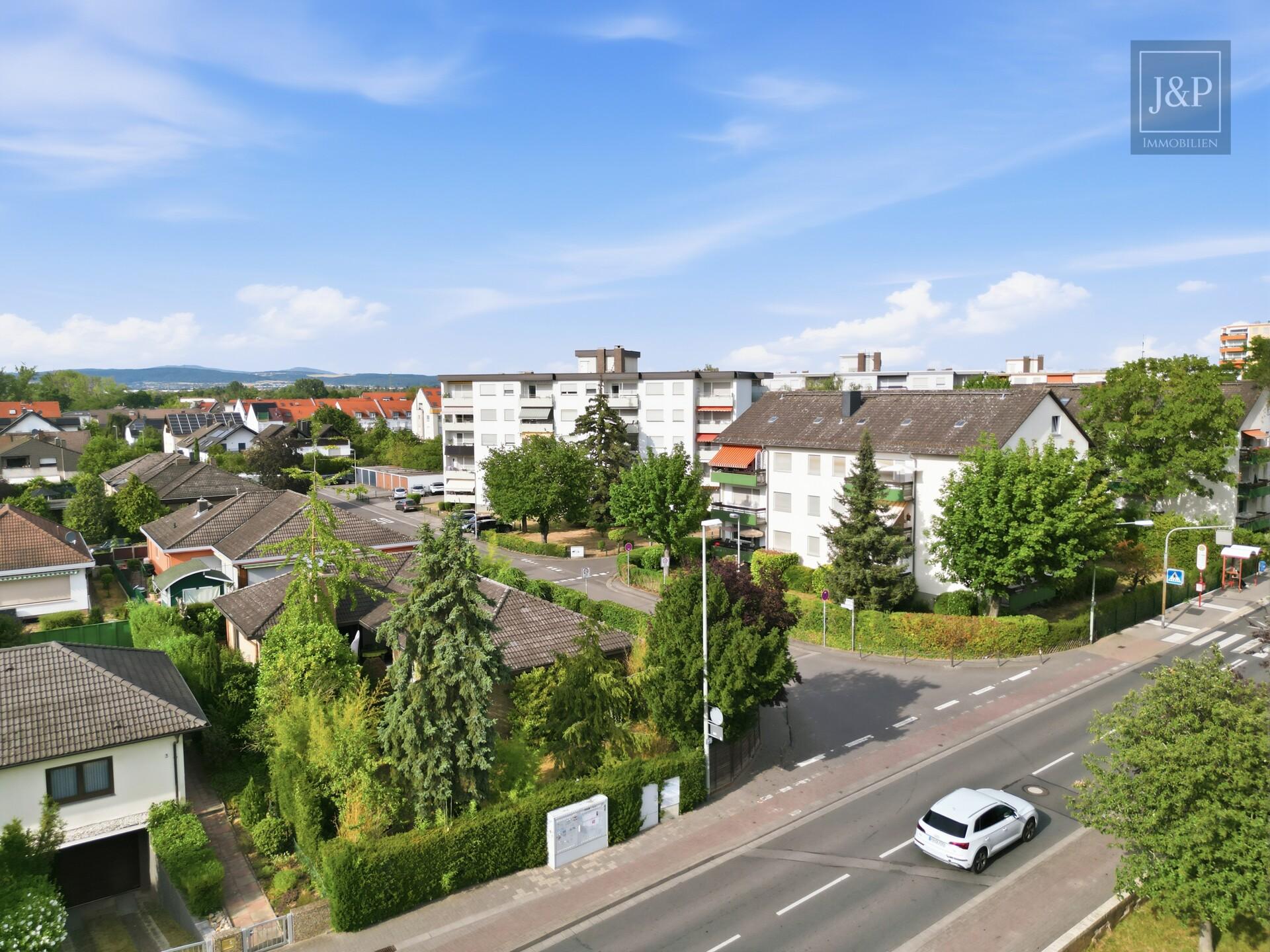 Großzügiges Einfamilienhaus mit Einliegerwohnung, Wintergarten & Doppelgarage in Hochheim - Direkte Umgebung