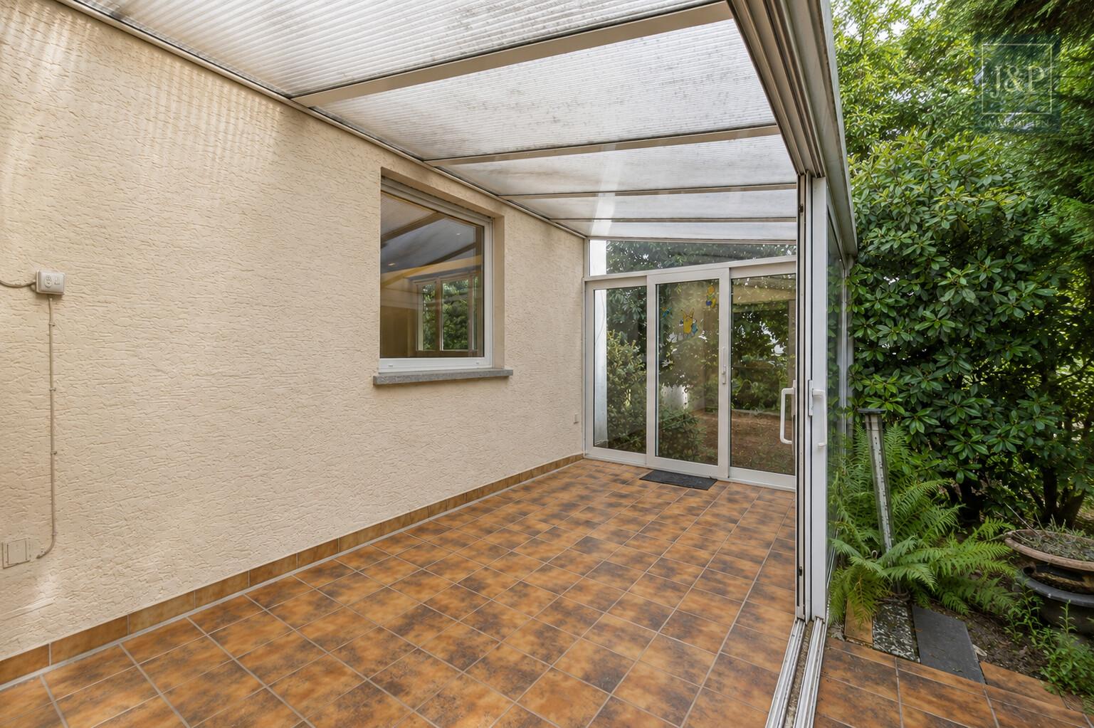 Großzügiges Einfamilienhaus mit Einliegerwohnung, Wintergarten & Doppelgarage in Hochheim - Wintergarten