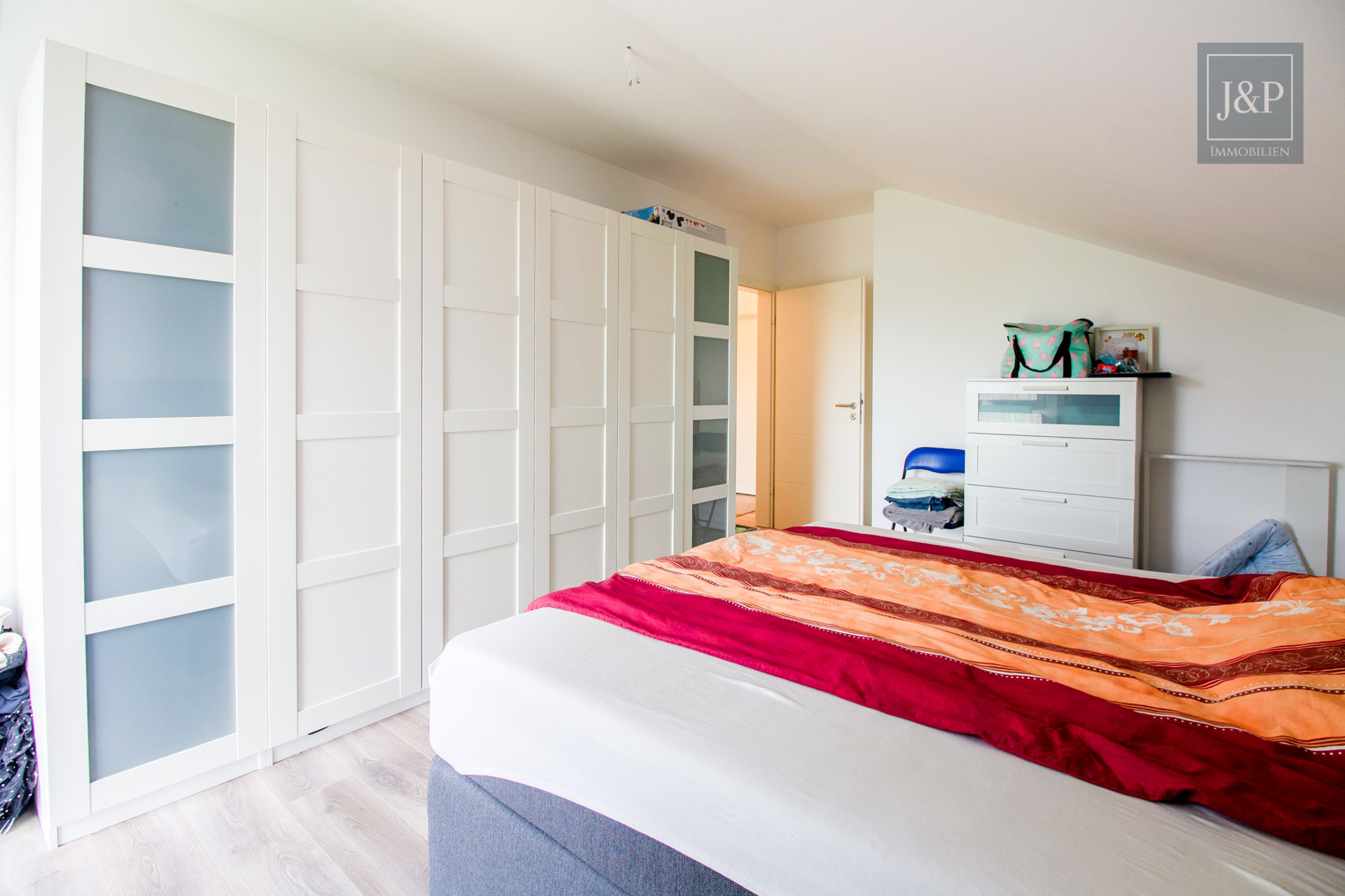 Energieeffizientes Wohnhaus in Schulzendorf mit Photovoltaikanlage und moderner Heiztechnik - Schlafzimmer 1