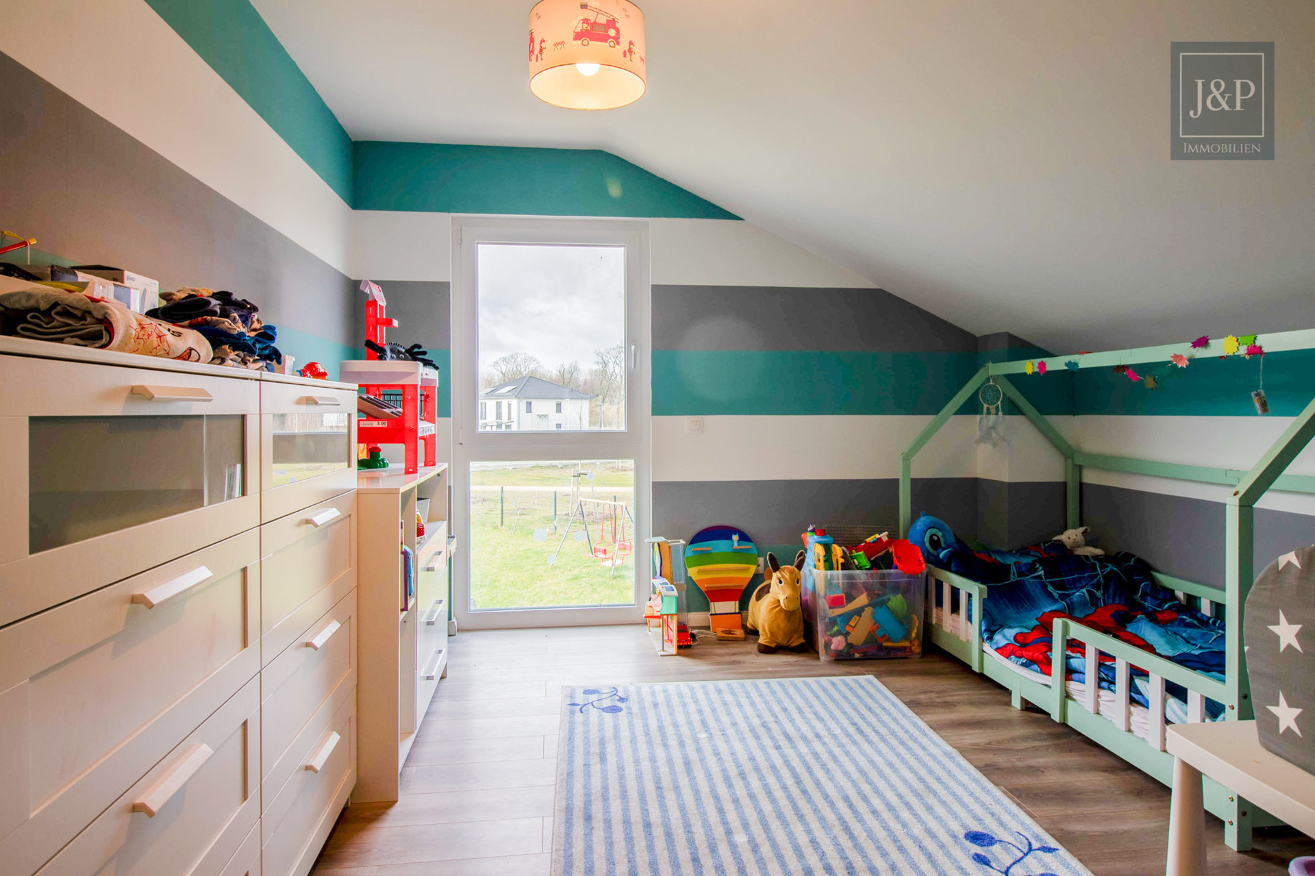 Energieeffizientes Wohnhaus in Schulzendorf mit Photovoltaikanlage und moderner Heiztechnik - Kinderzimmer
