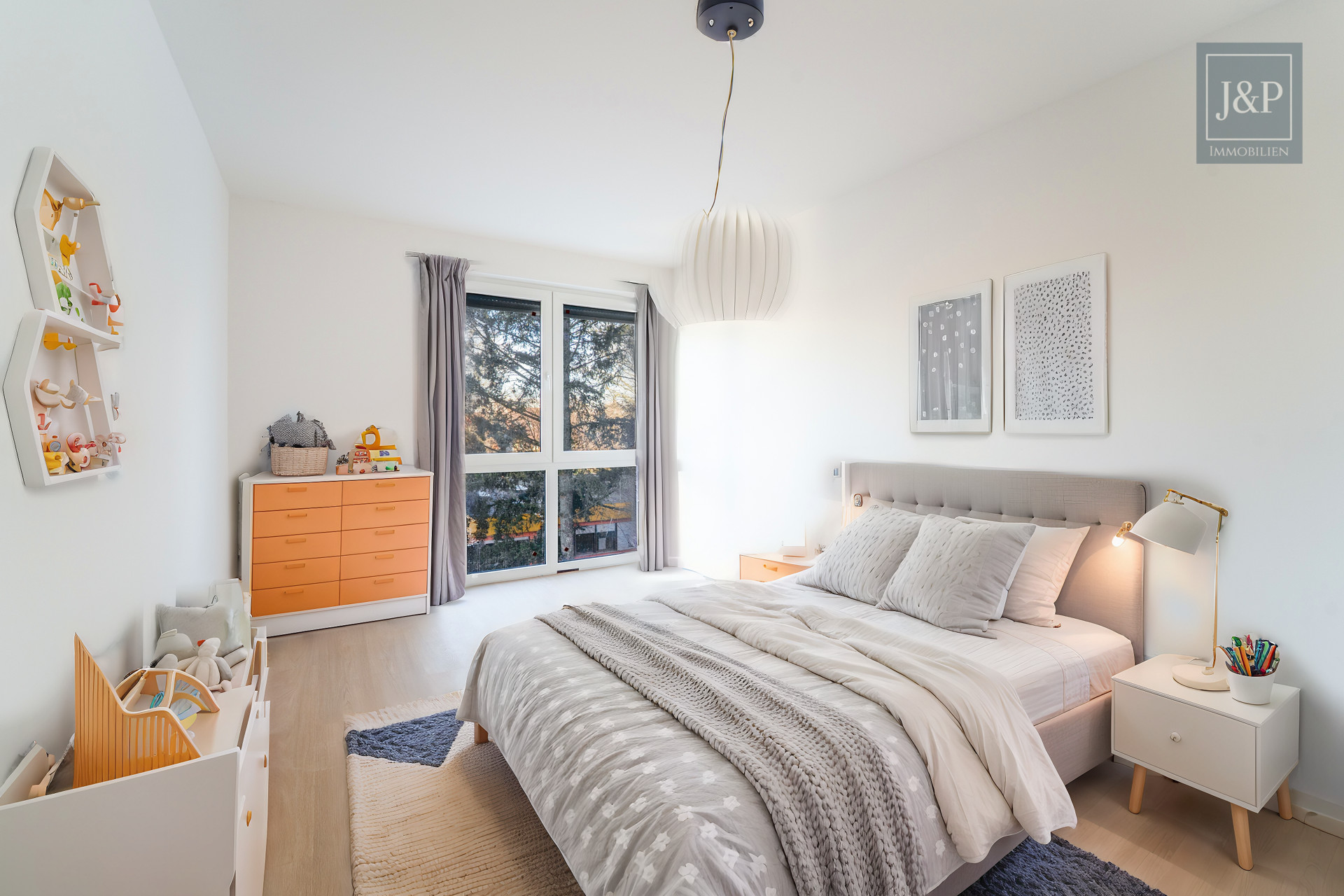 Lichtdurchflutete 3-Zimmer-Neubauwohnung mit Fußbodenheizung & großem Balkon in Rödelheim - Schlafzimmer 1