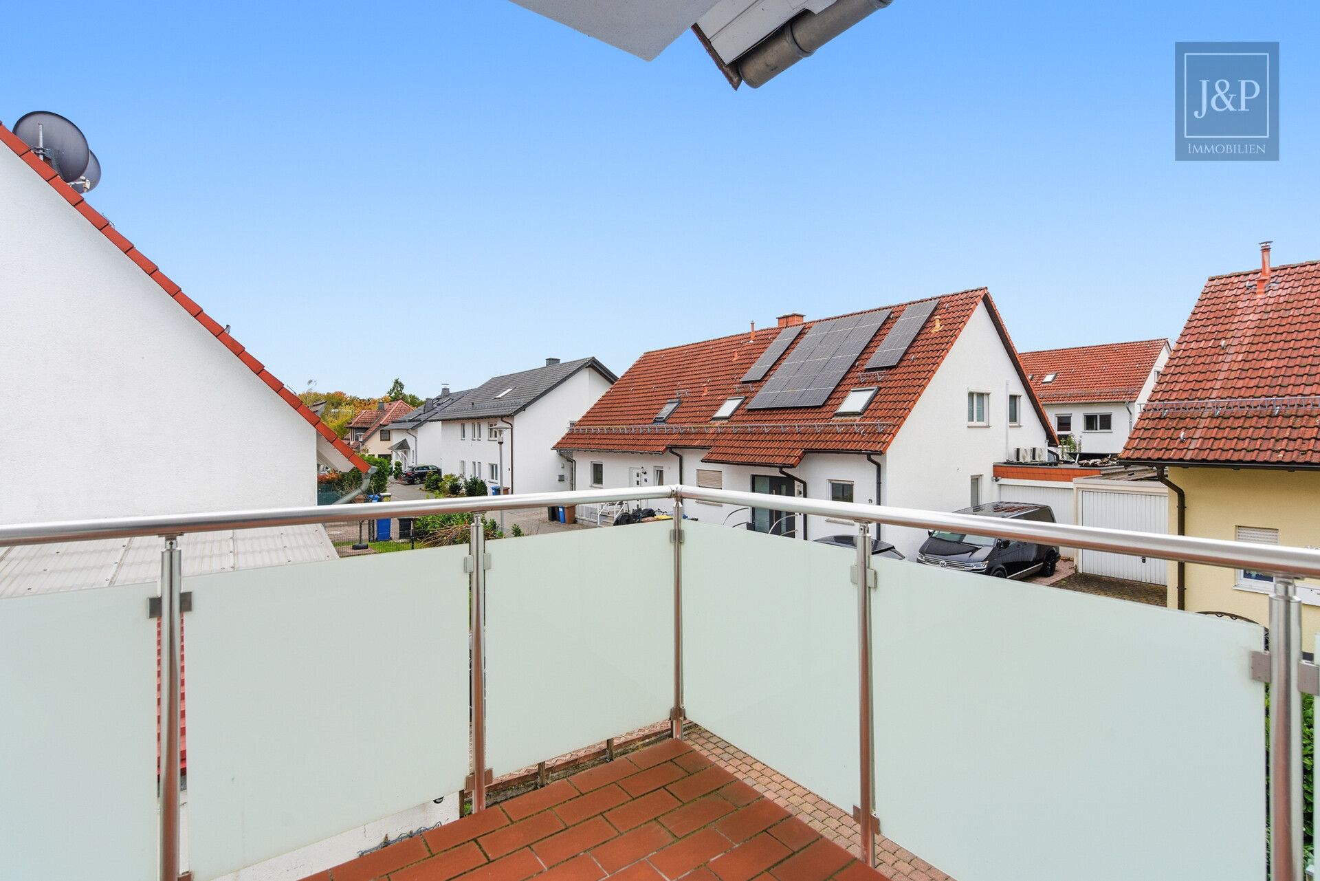 Viel Platz, viel Licht, viel Lebensqualität – bezugsfreie Doppelhaushälfte in ruhiger Umgebung! - Loggia