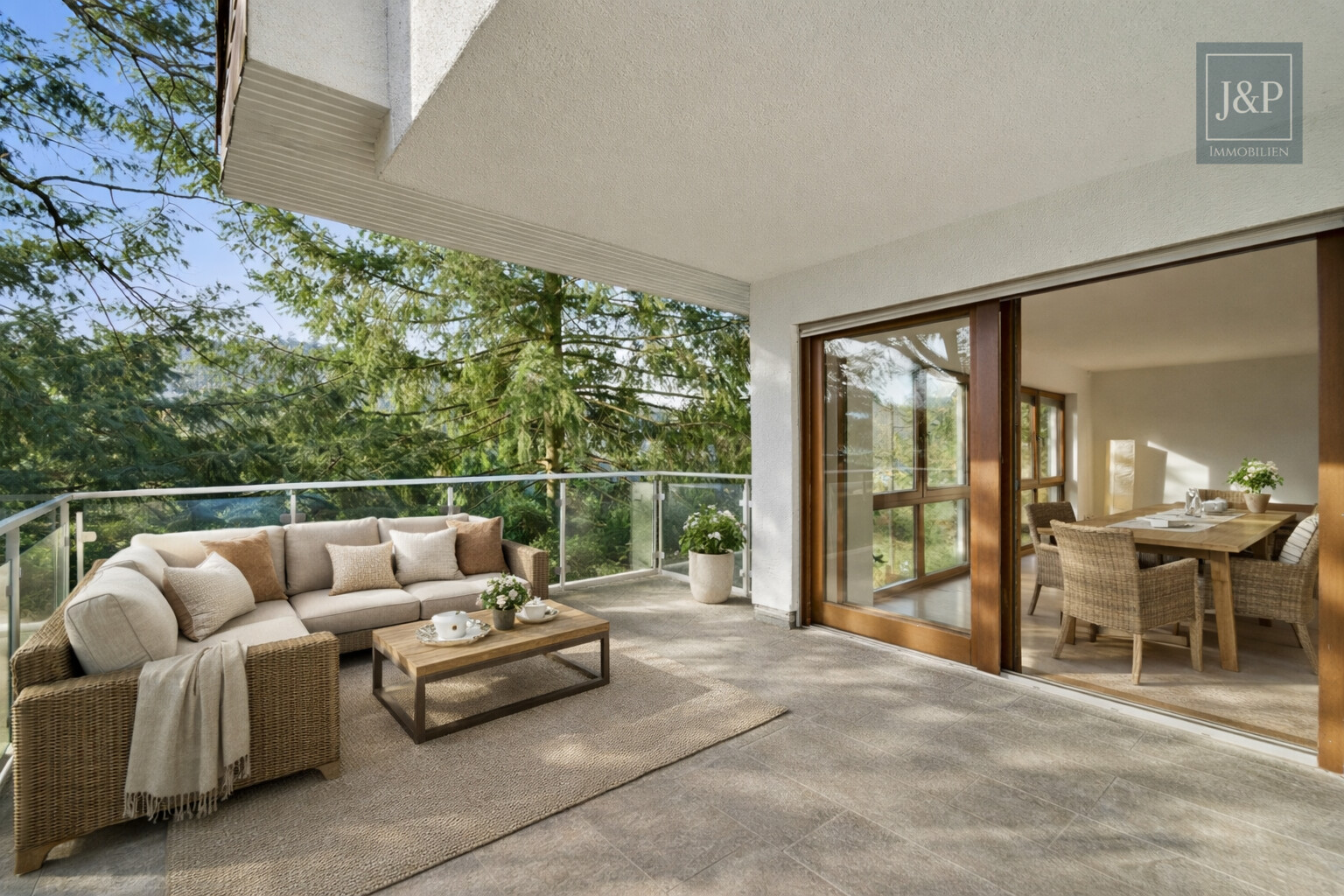 Wohnen mit Aussicht: Großzügiges Splitlevel-Haus mit Einliegerwohnung in Eppstein - Balkon KI-Generiert