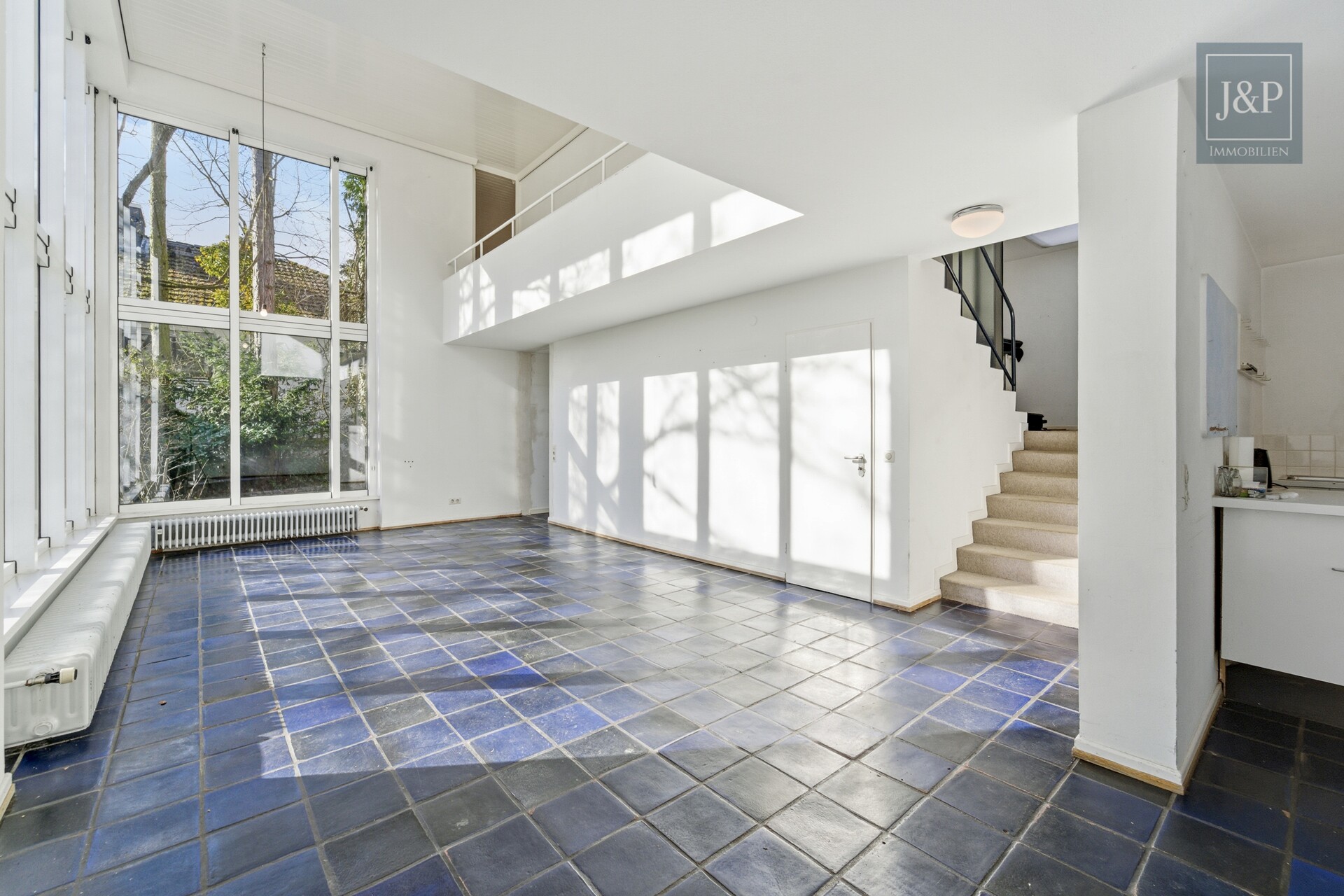 Einzigartige Architekten-Villa mit Panorama & Potenzial – Traumlage in Hofheim am Taunus - Wohnzimmer