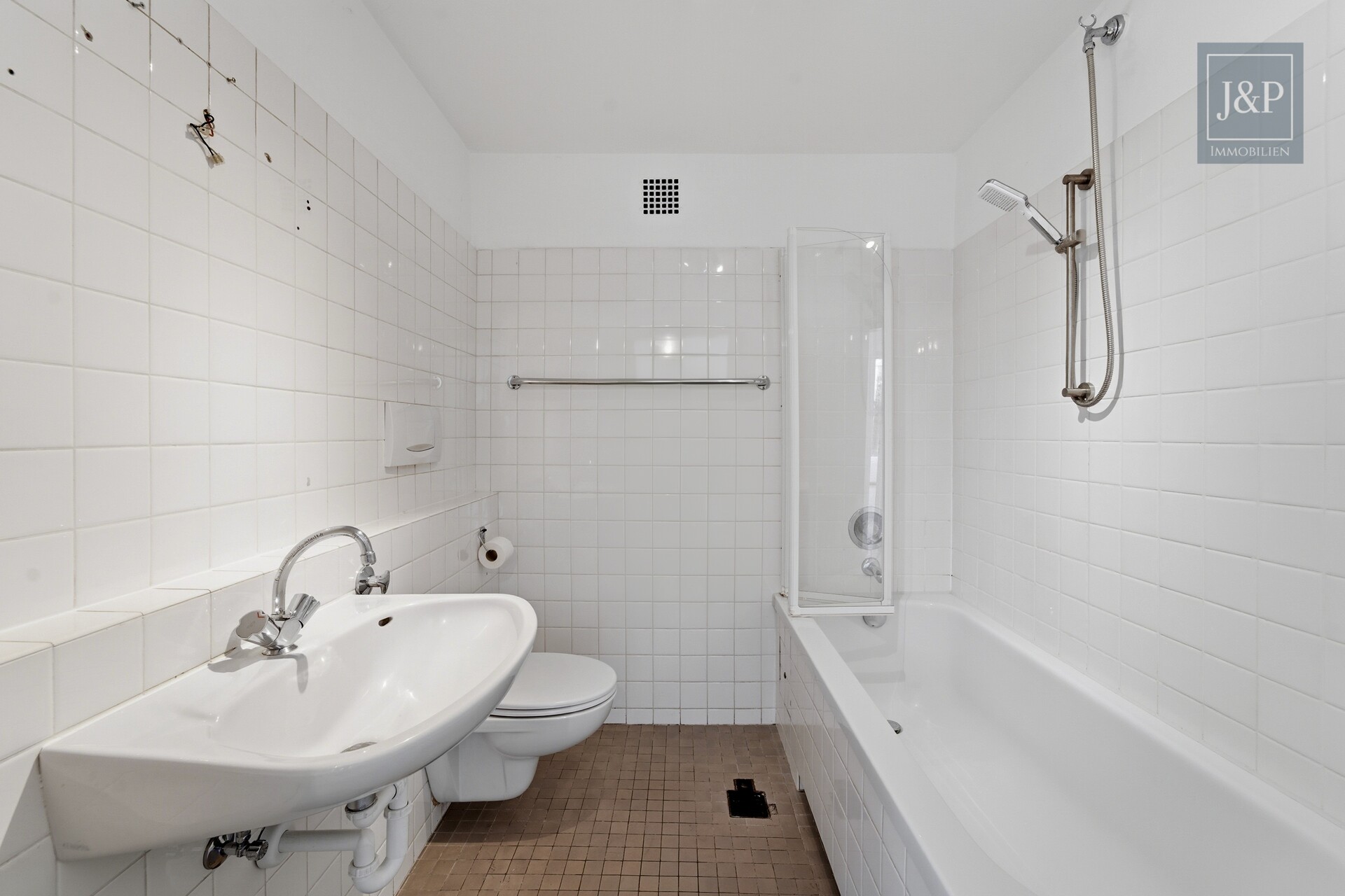 Einzigartige Architekten-Villa mit Panorama & Potenzial – Traumlage in Hofheim am Taunus - Einlieger-Badezimmer