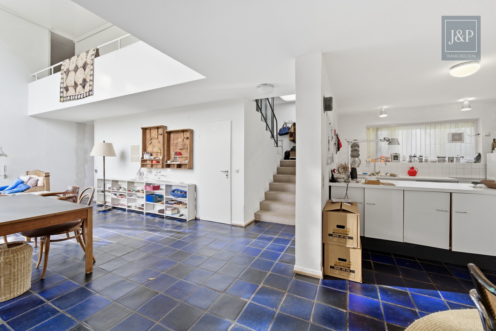 Einzigartige Architekten-Villa mit Panorama & Potenzial – Traumlage in Hofheim am Taunus - Wohnen / Küche