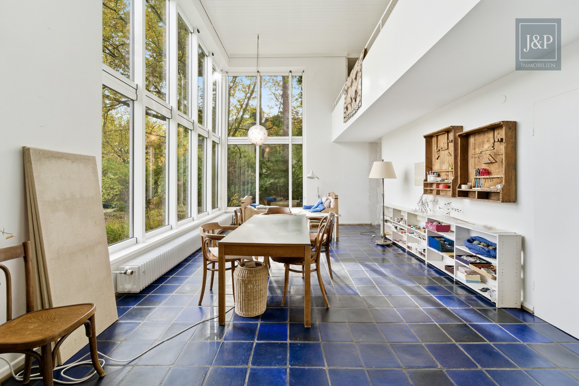 Einzigartige Architekten-Villa mit Panorama & Potenzial – Traumlage in Hofheim am Taunus - Wohnzimmer