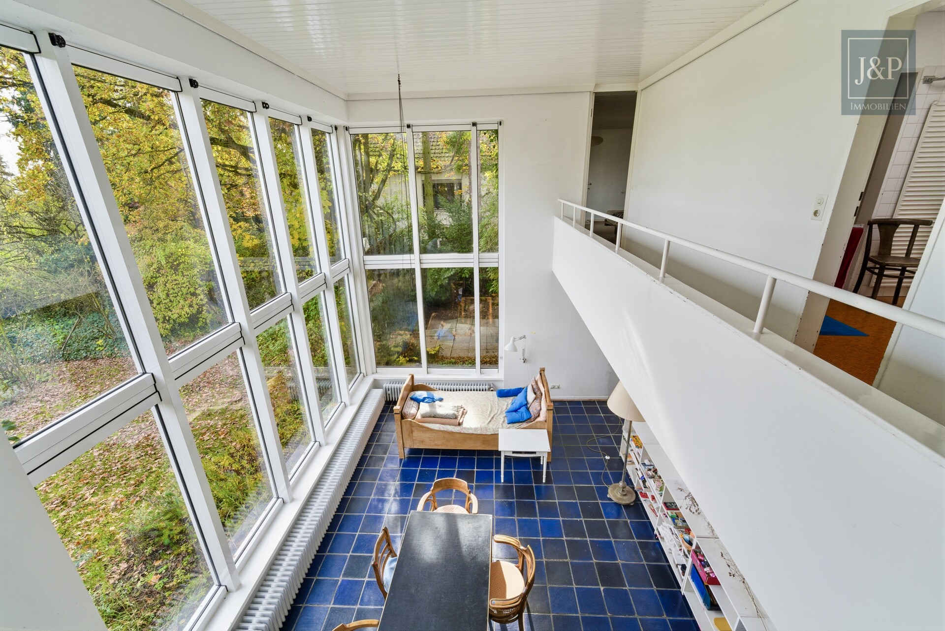 Einzigartige Architekten-Villa mit Panorama & Potenzial – Traumlage in Hofheim am Taunus - Draufsicht Wohnzimmer