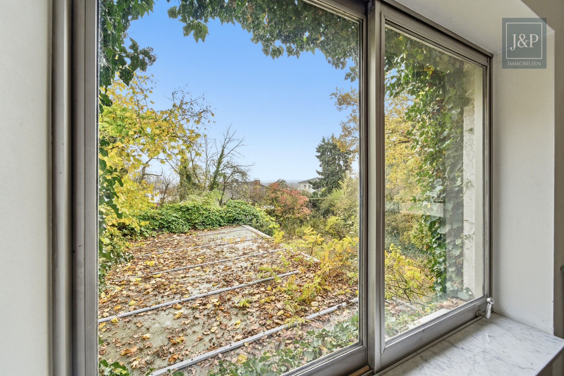 Einzigartige Architekten-Villa mit Panorama & Potenzial – Traumlage in Hofheim am Taunus - Ausblick Schlafzimmer 4