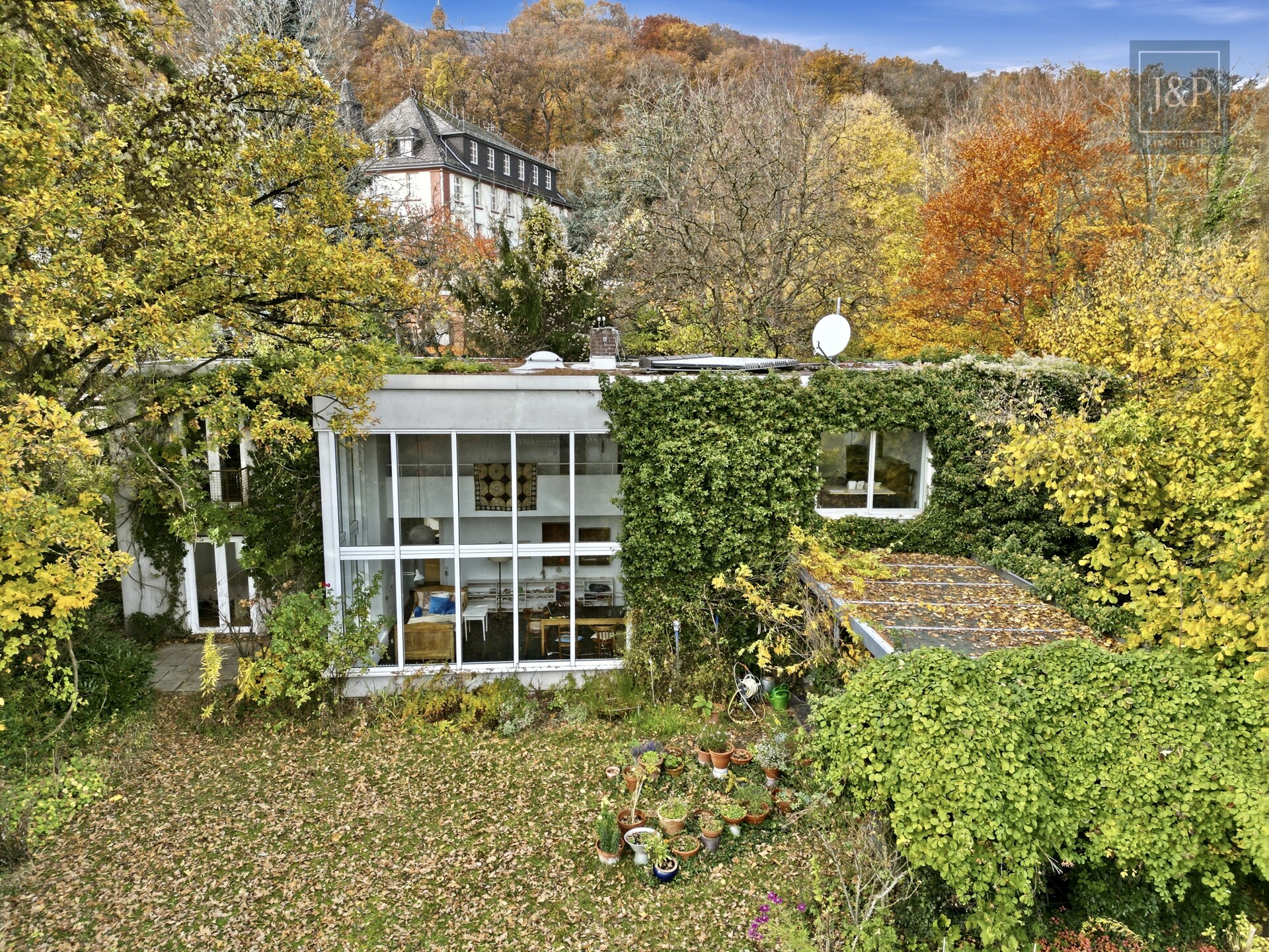 Einzigartige Architekten-Villa mit Panorama & Potenzial – Traumlage in Hofheim am Taunus - Frontalansicht